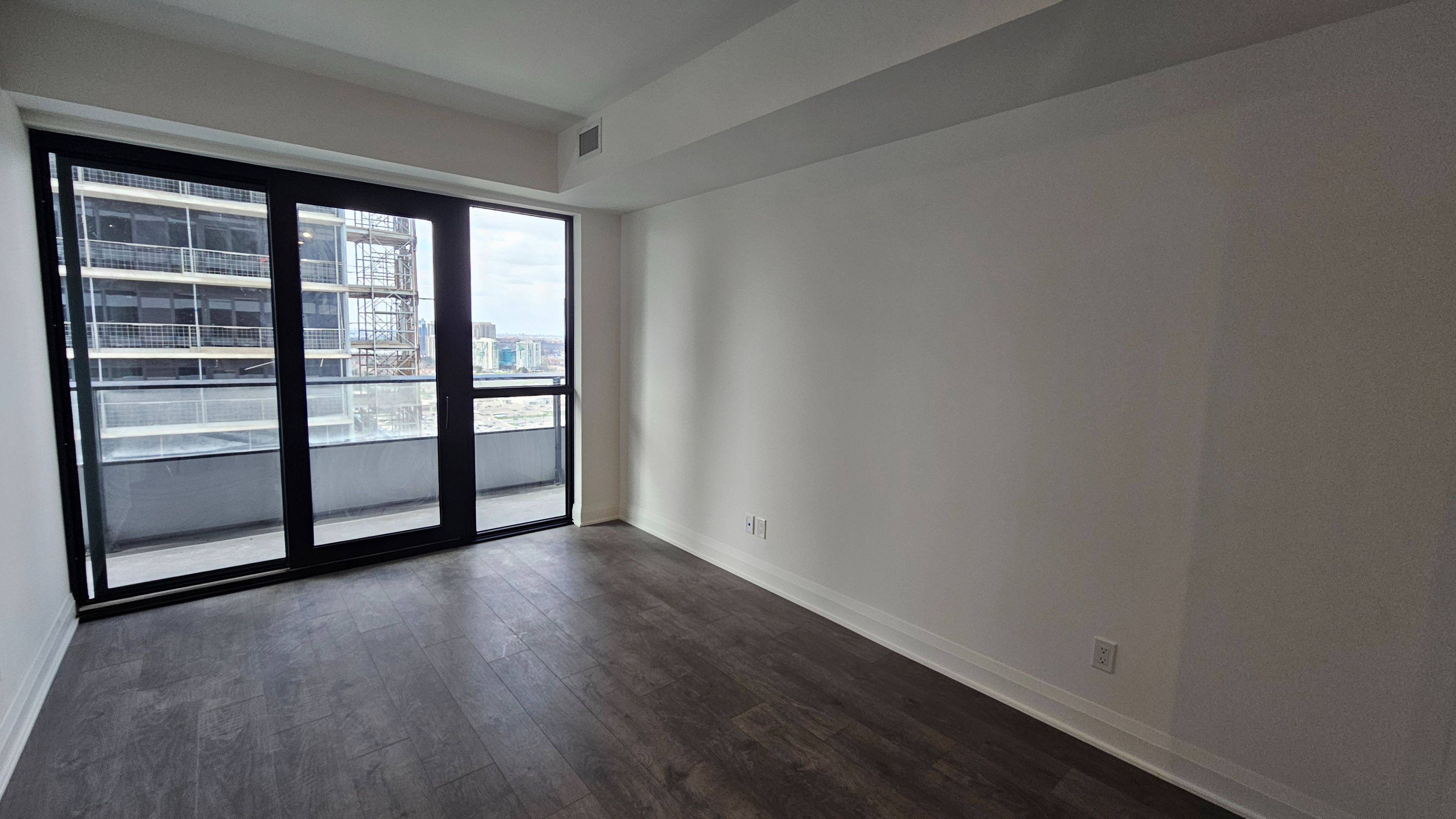 2 Erskine RD #2708, Mississauga, ON L5B 0S1