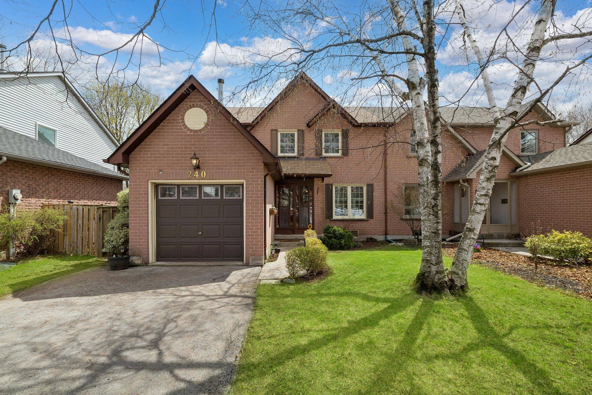 240 Ross LN, Oakville, ON L6H 5E5