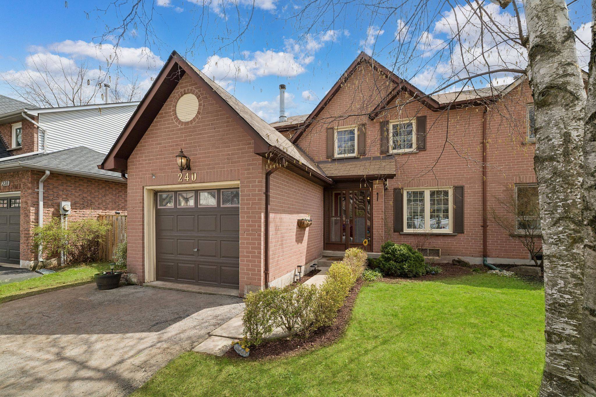 240 Ross LN, Oakville, ON L6H 5E5