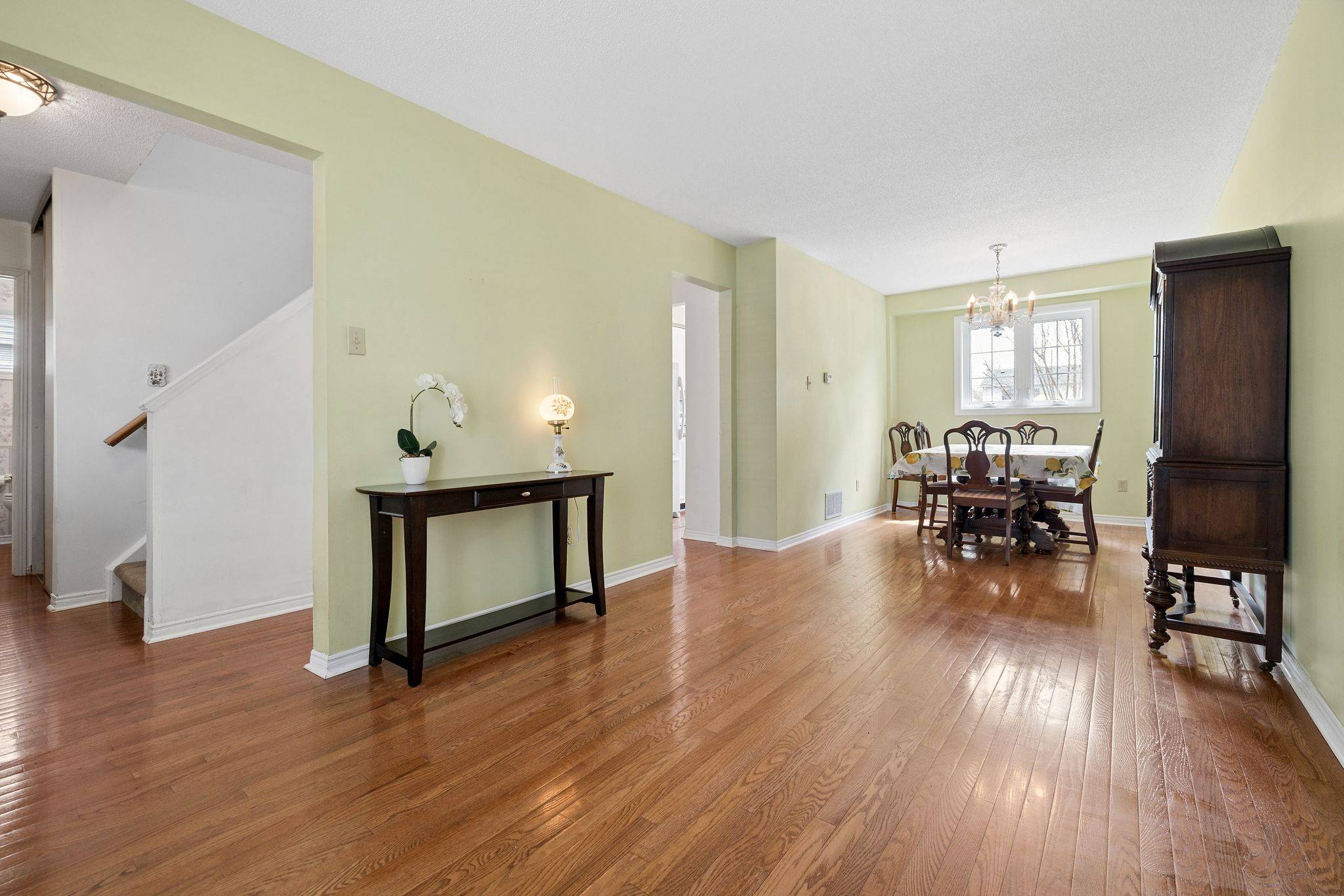 240 Ross LN, Oakville, ON L6H 5E5