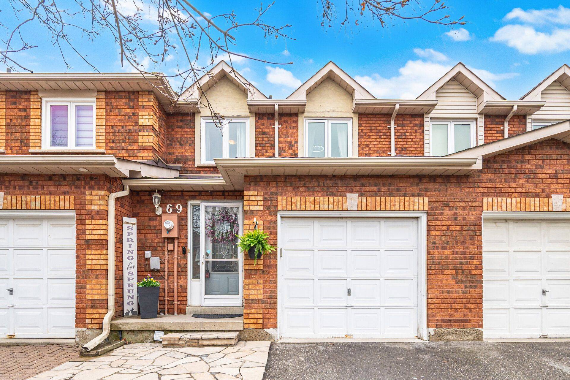 69 Wood CIR, Caledon, ON L7E 1R4