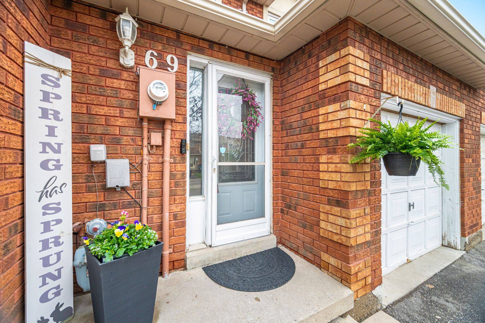 69 Wood CIR, Caledon, ON L7E 1R4