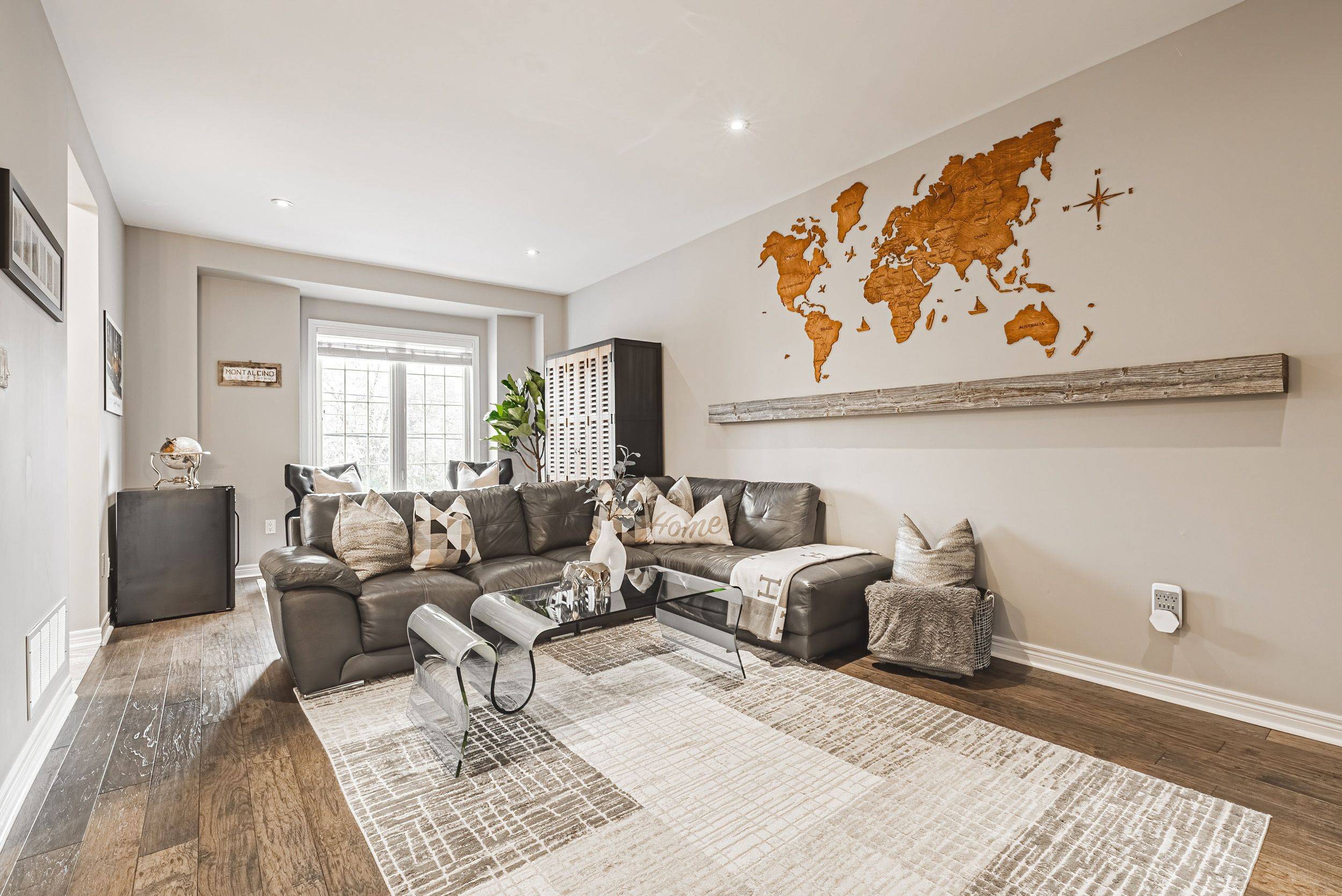 2220 Queensway DR #4, Burlington, ON L7R 0E7