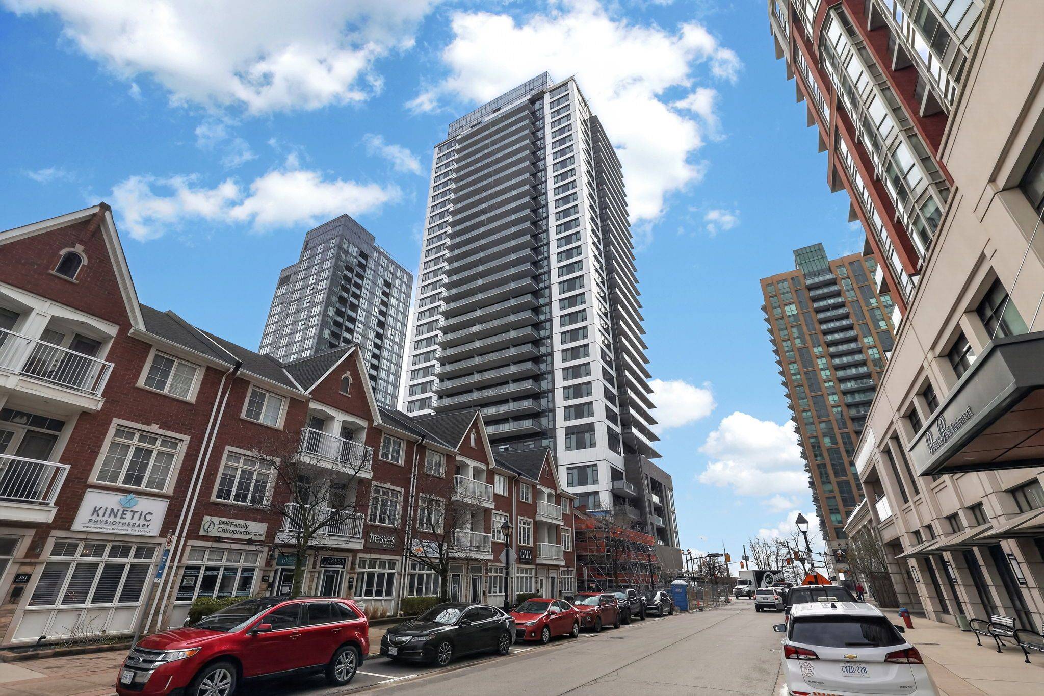 2075 Lakeshore RD #204, Burlington, ON L7R 1E2