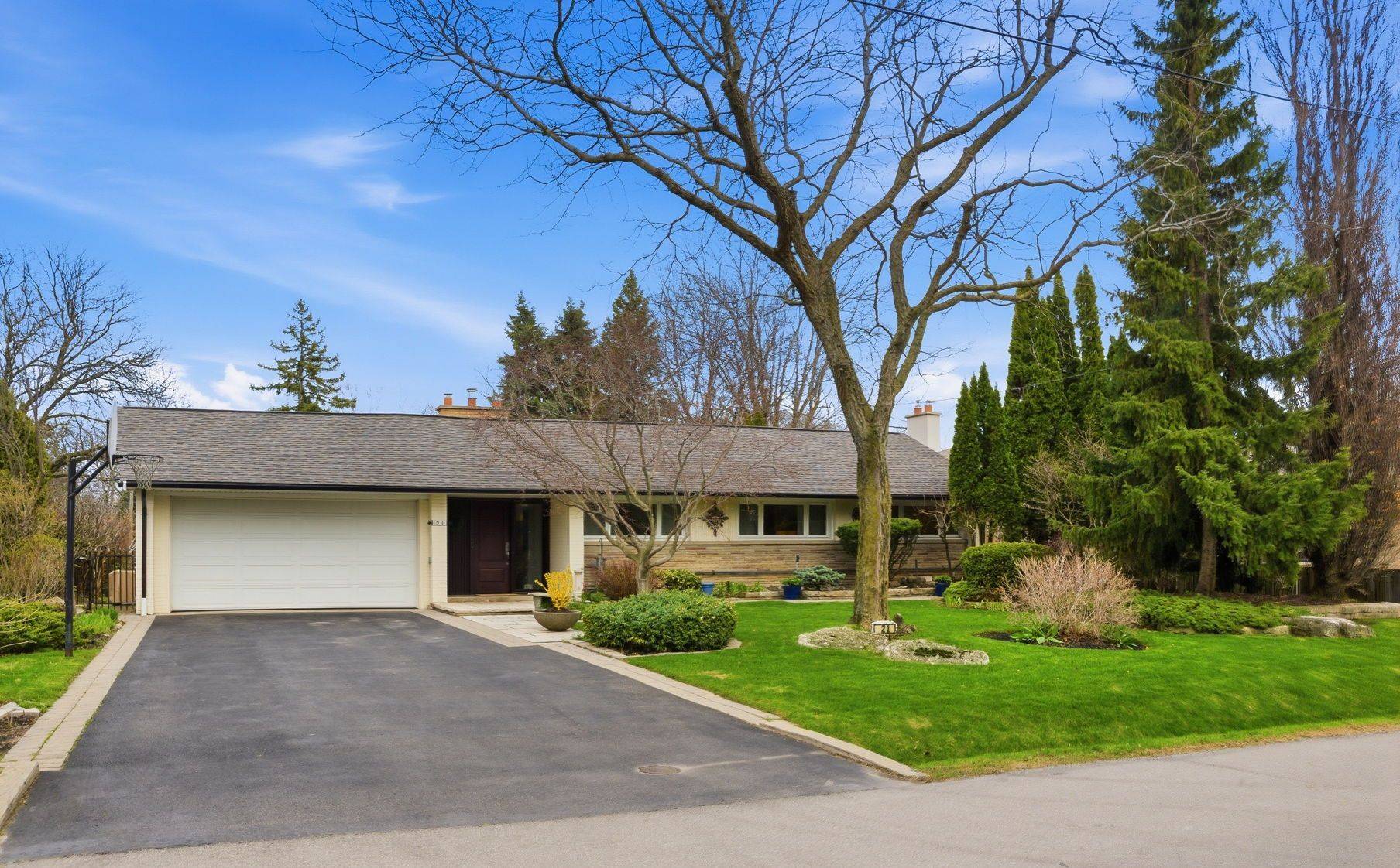 21 Princess Anne CRES, Toronto W08, ON M9A 2N9