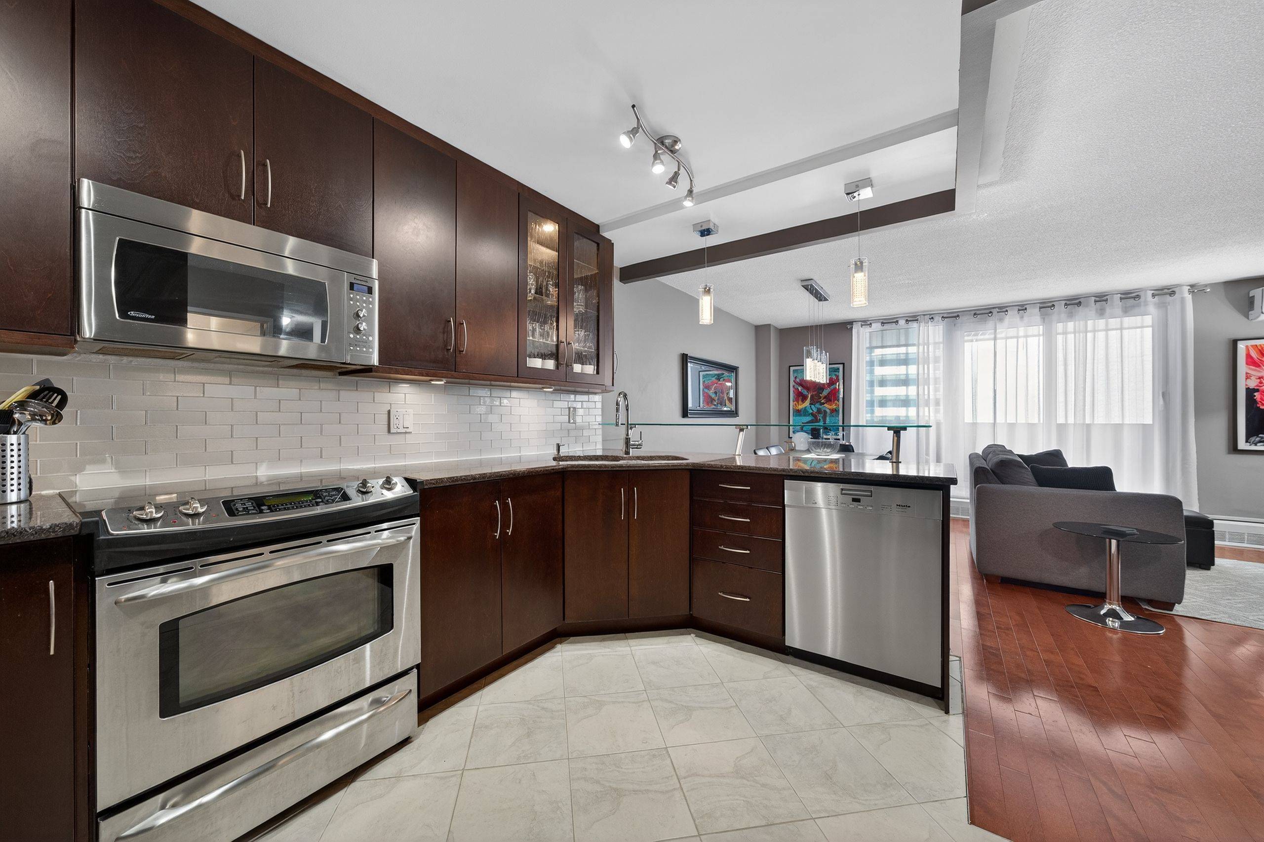 1785 Frobisher LN #704, Alta Vista And Area, ON K1G 3T7