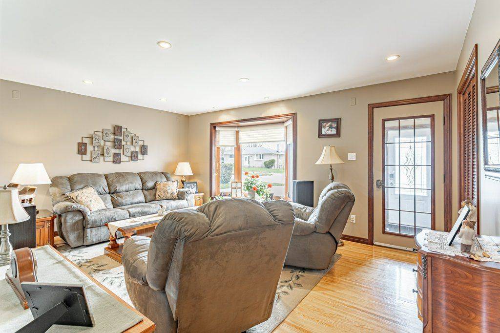 1054 Chippewa DR, London East, ON N5V 2T7