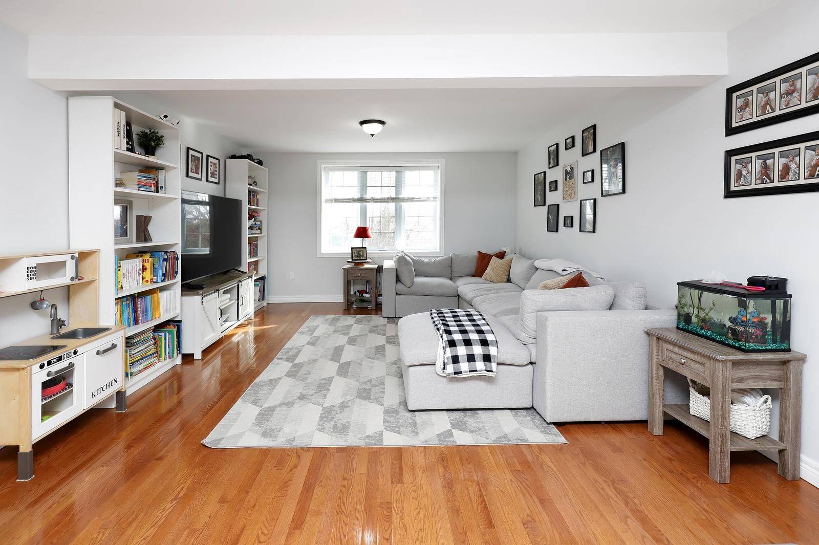 52 Crozier ST, East Luther Grand Valley, ON L9W 5N6