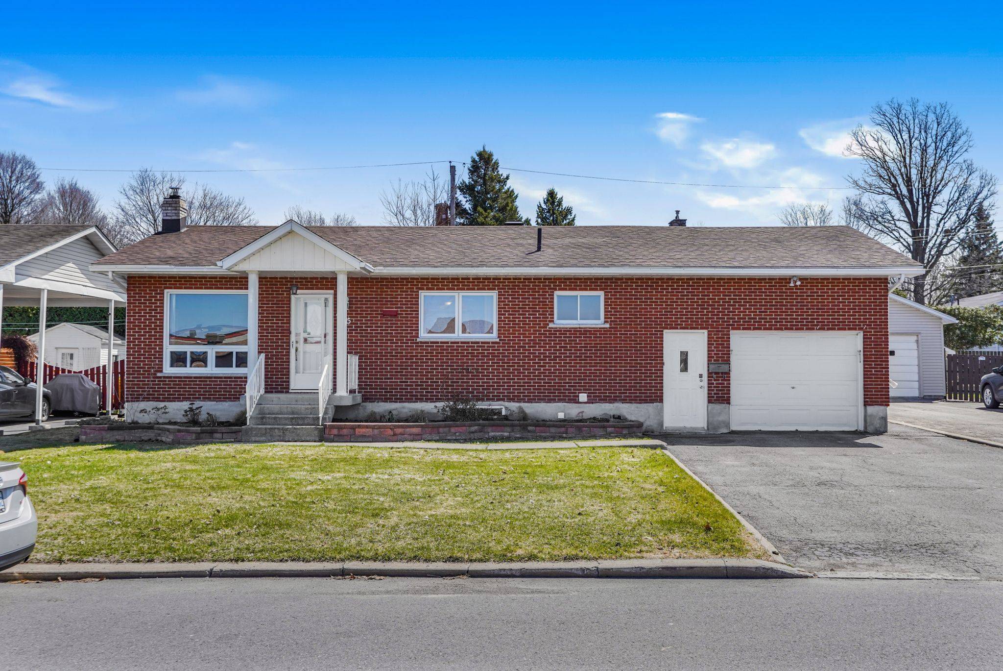 925 Ghislain ST, Hawkesbury, ON K6A 3A8