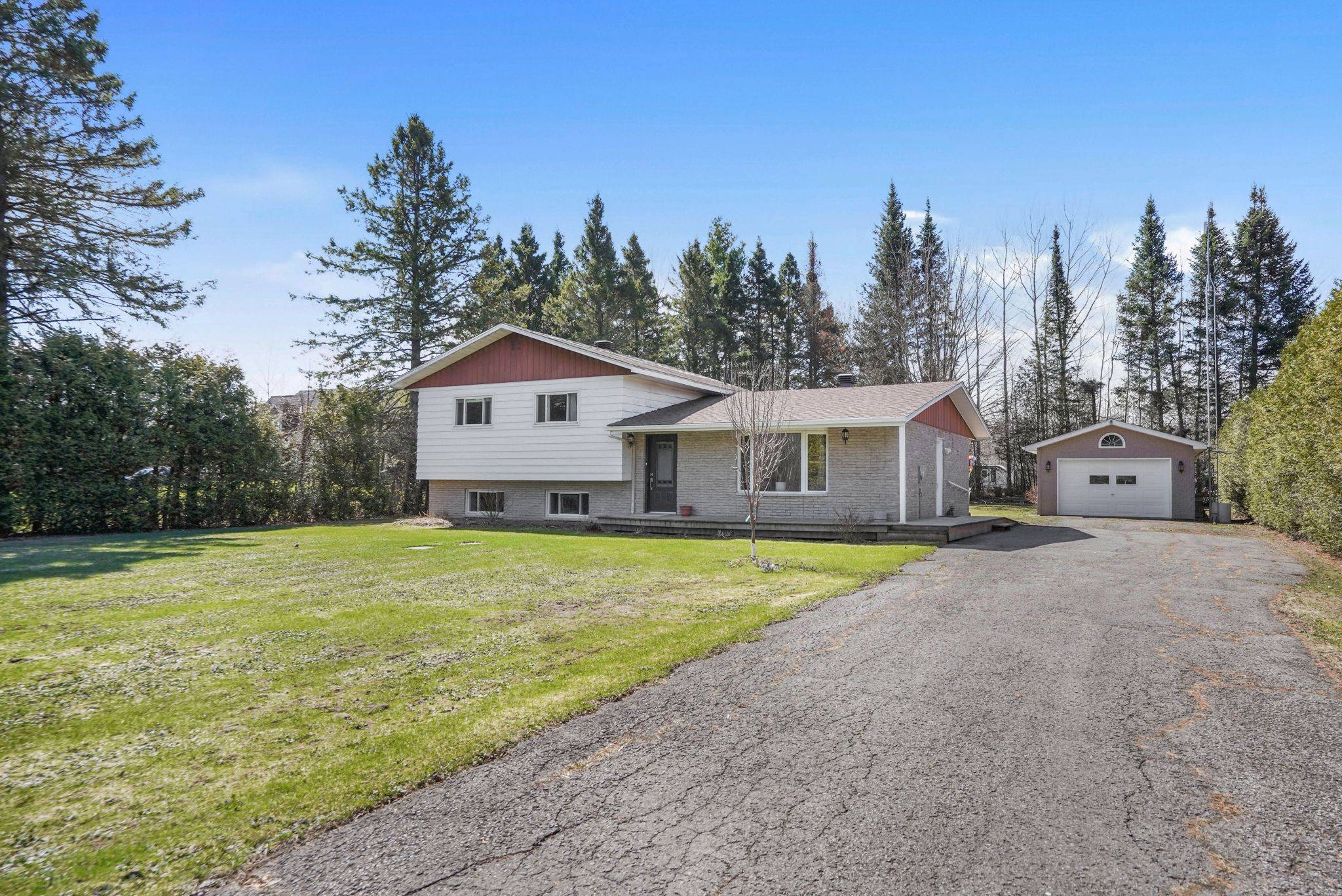 3520 Pattee RD, East Hawkesbury, ON K6A 2R2