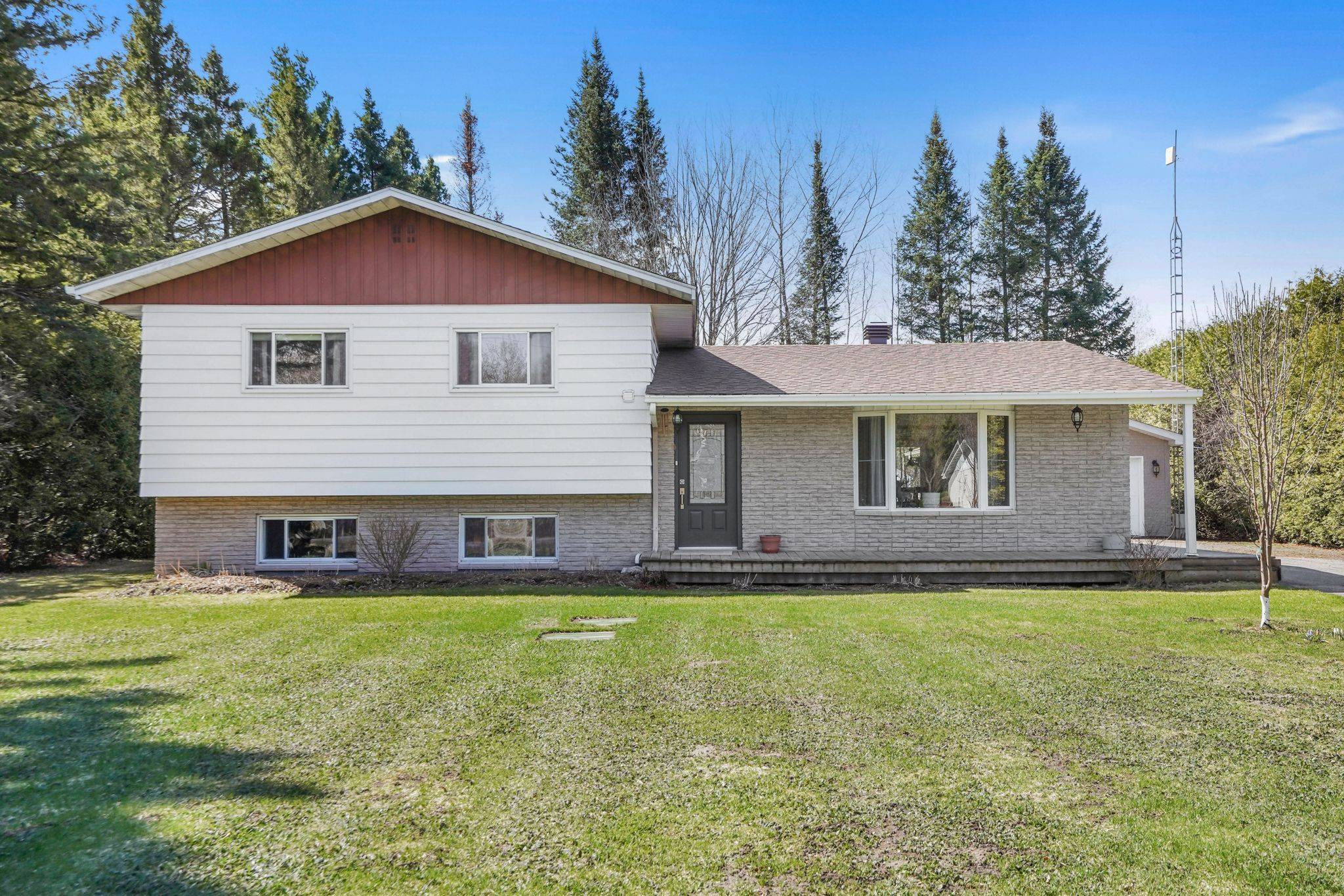3520 Pattee RD, East Hawkesbury, ON K6A 2R2