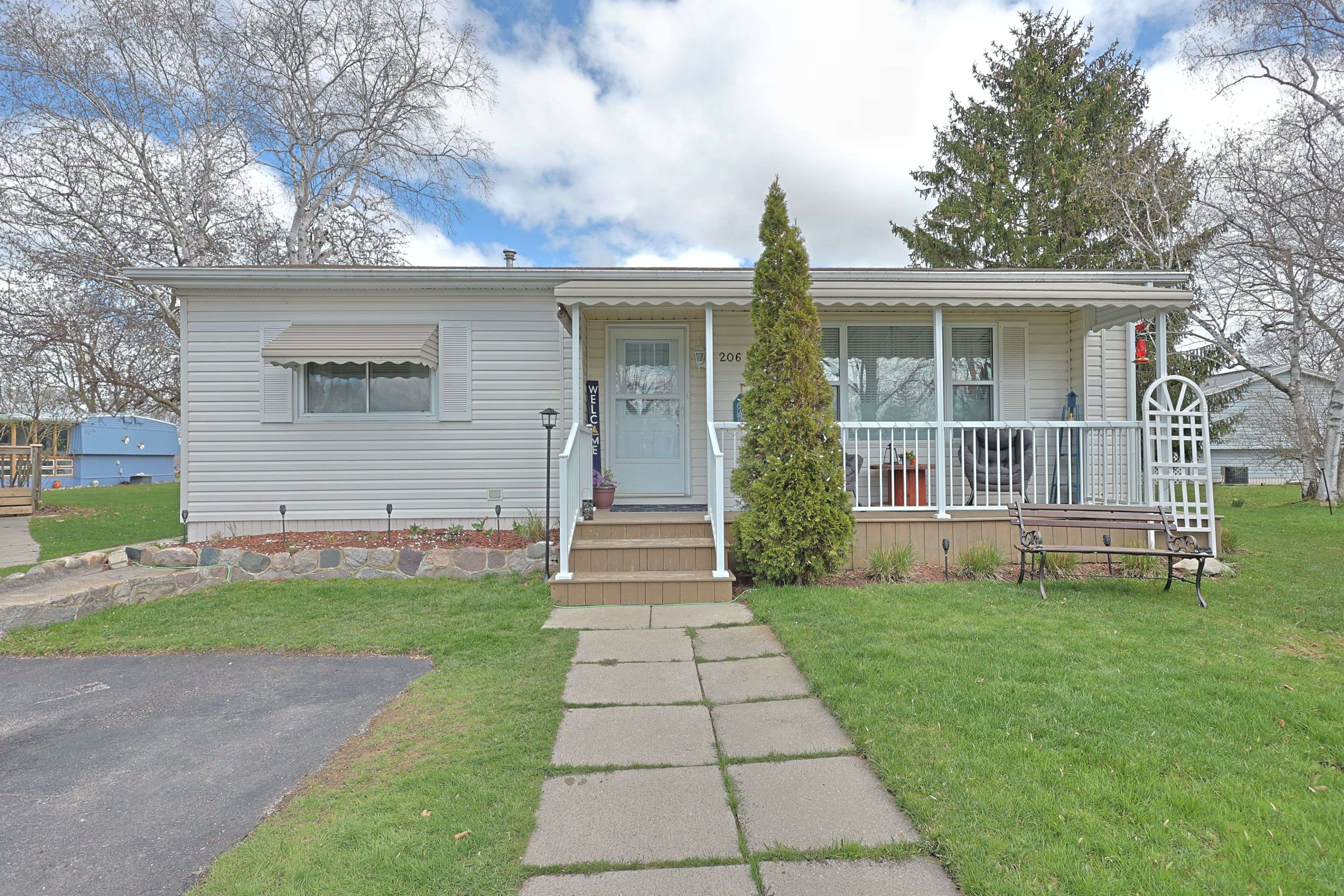 206 Biltmore DR, South Huron, ON N0M 1T0