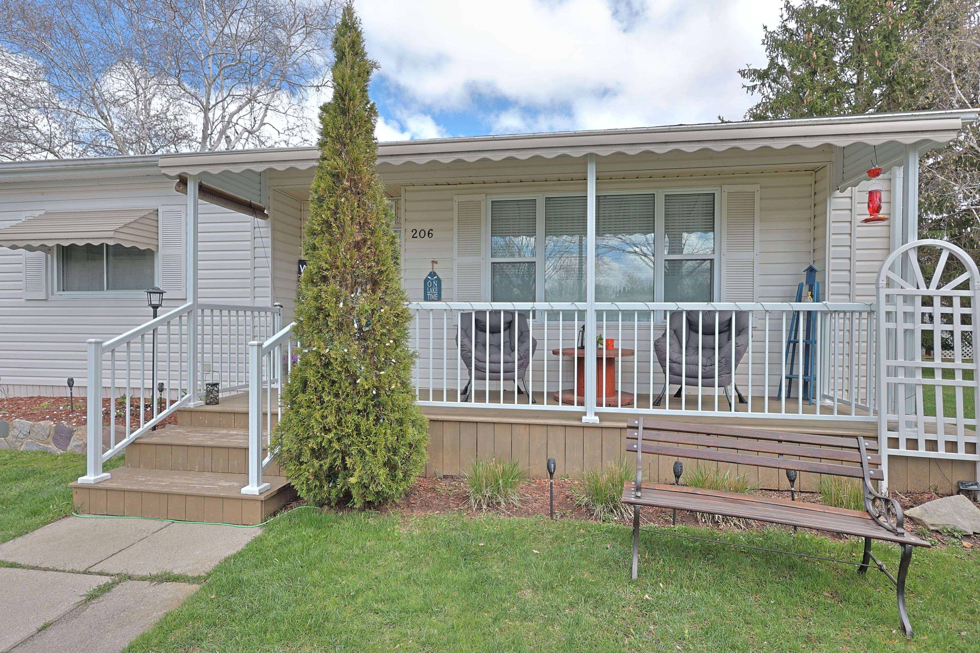 206 Biltmore DR, South Huron, ON N0M 1T0