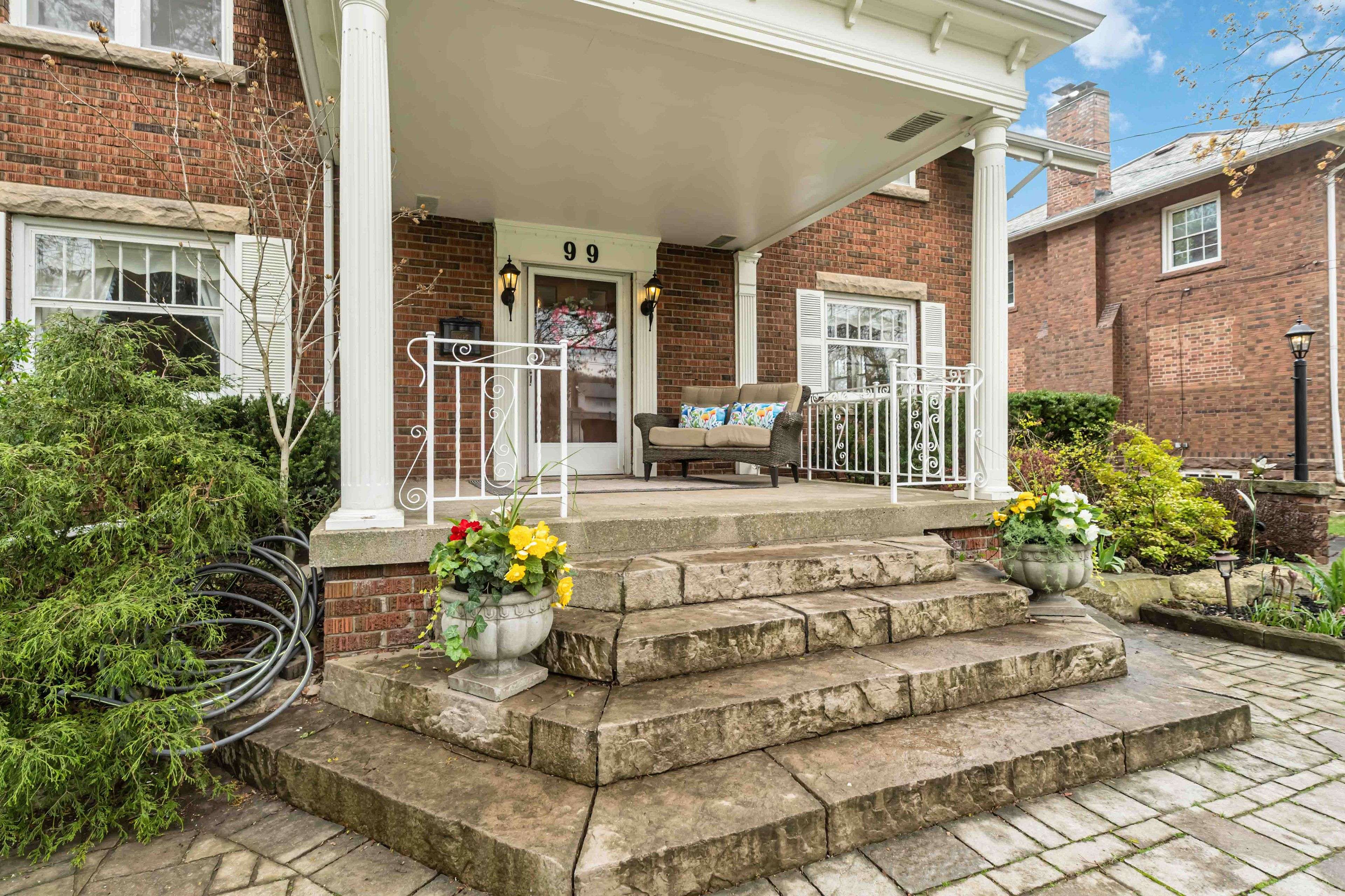 99 Main ST E, Grimsby, ON L3M 1N6