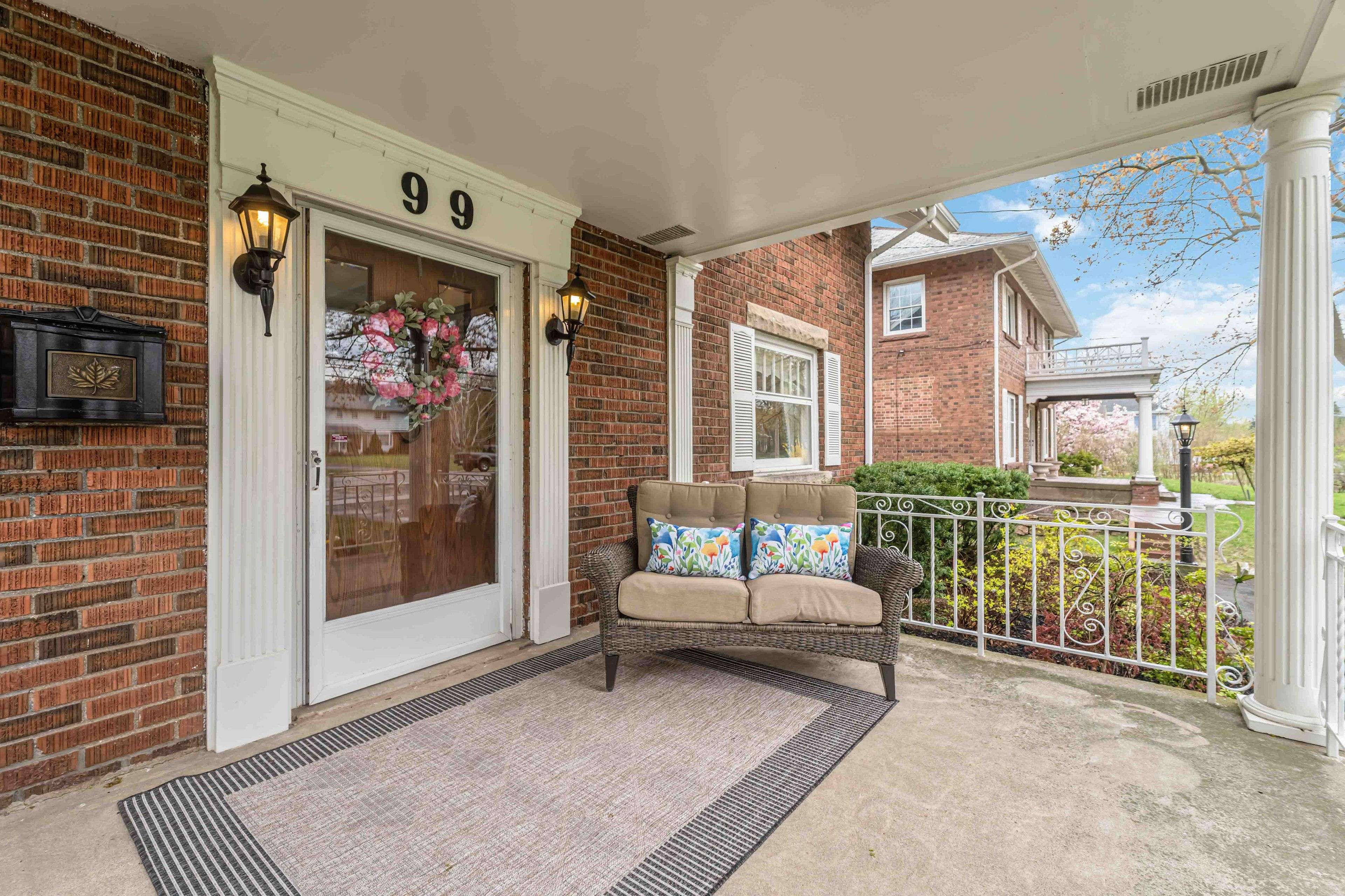 99 Main ST E, Grimsby, ON L3M 1N6