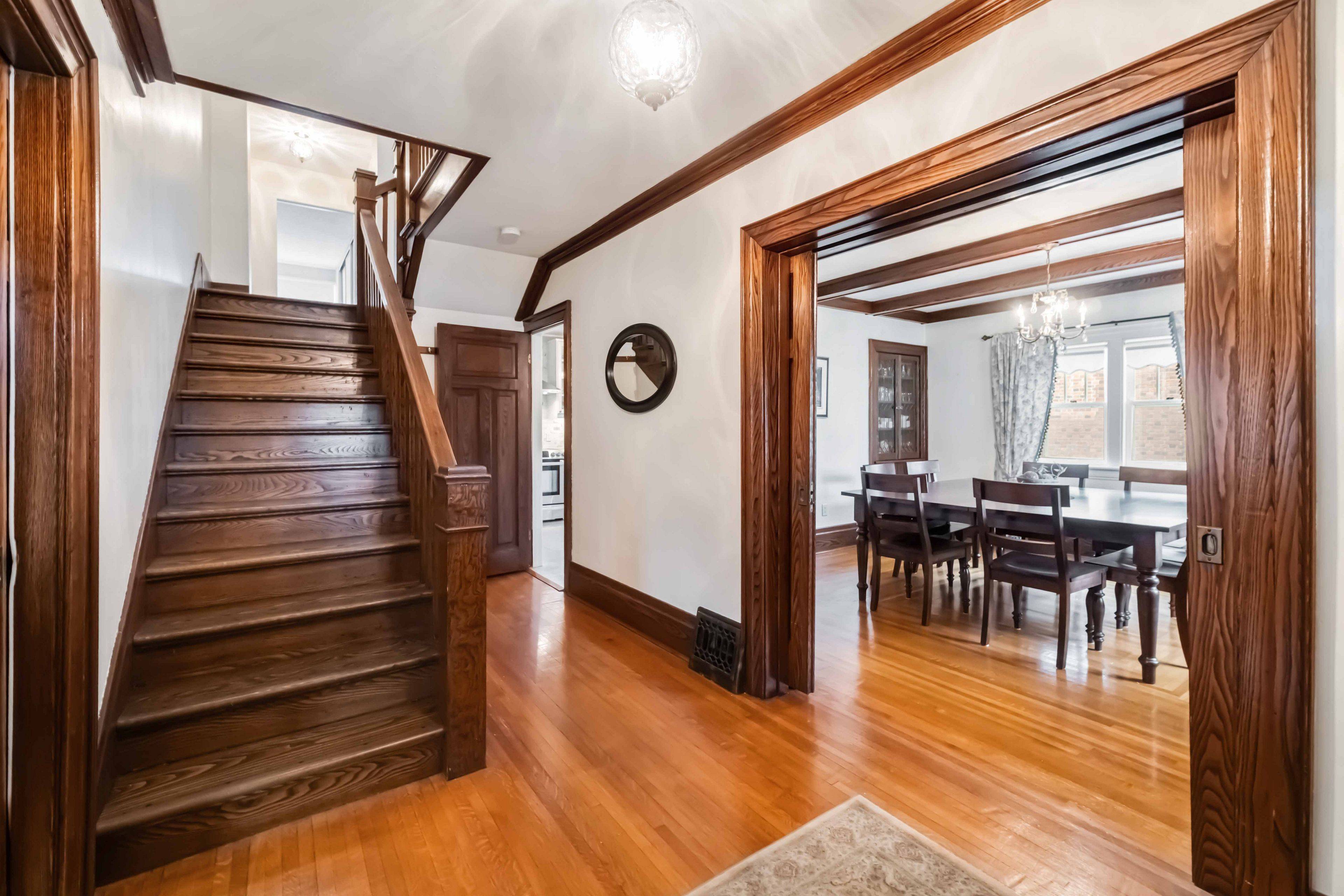 99 Main ST E, Grimsby, ON L3M 1N6