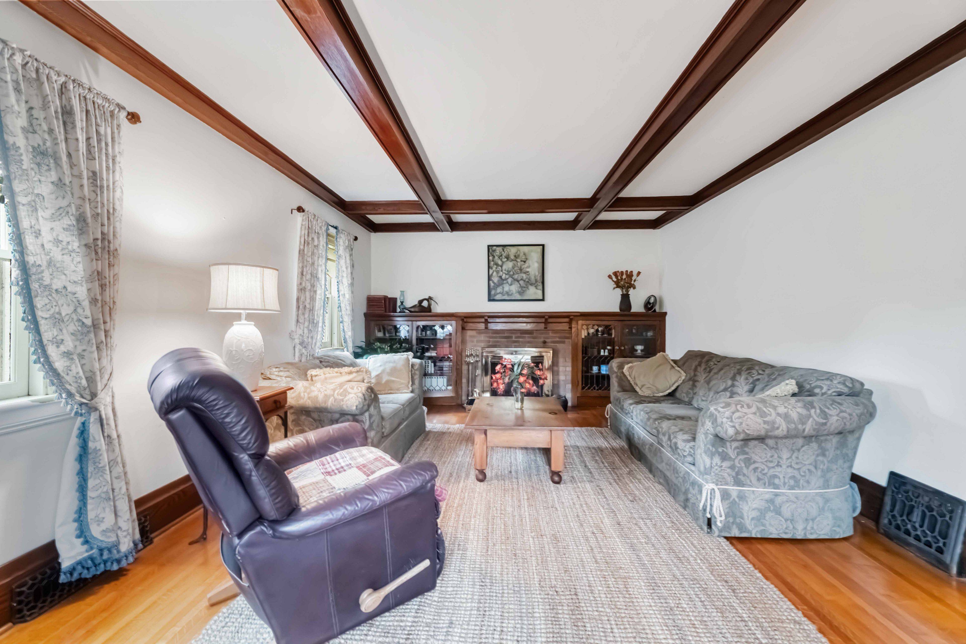 99 Main ST E, Grimsby, ON L3M 1N6