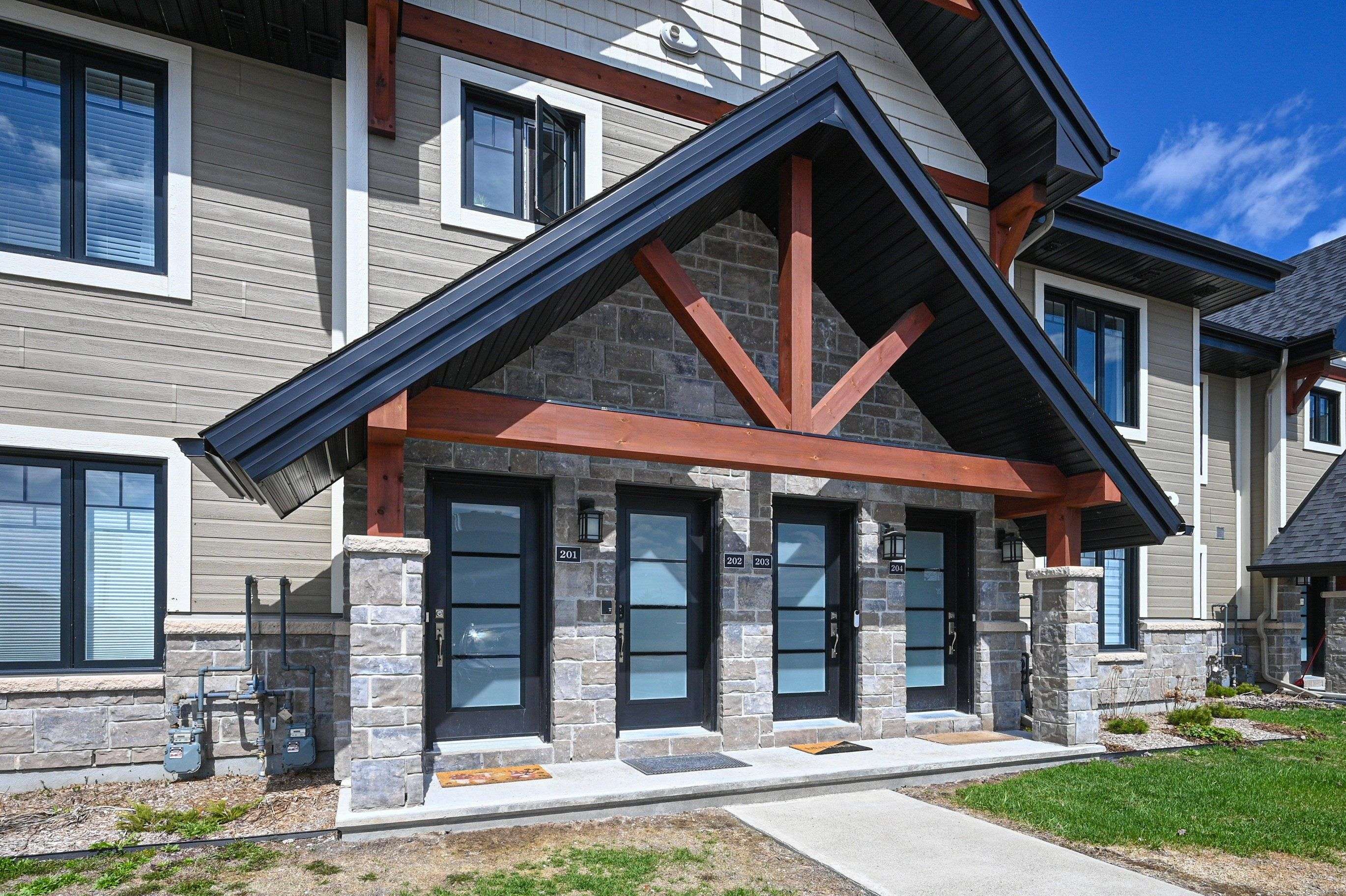 83 St Moritz TRL #202, Russell, ON K0A 1W0