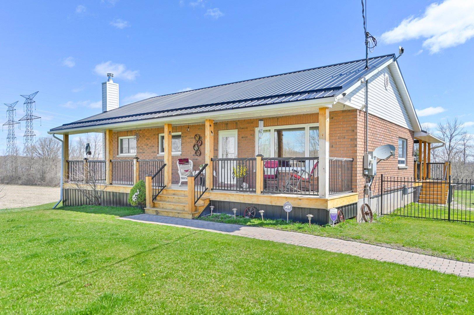 1690 Wallbridge Loyalist RD, Quinte West, ON K8N 4Z5