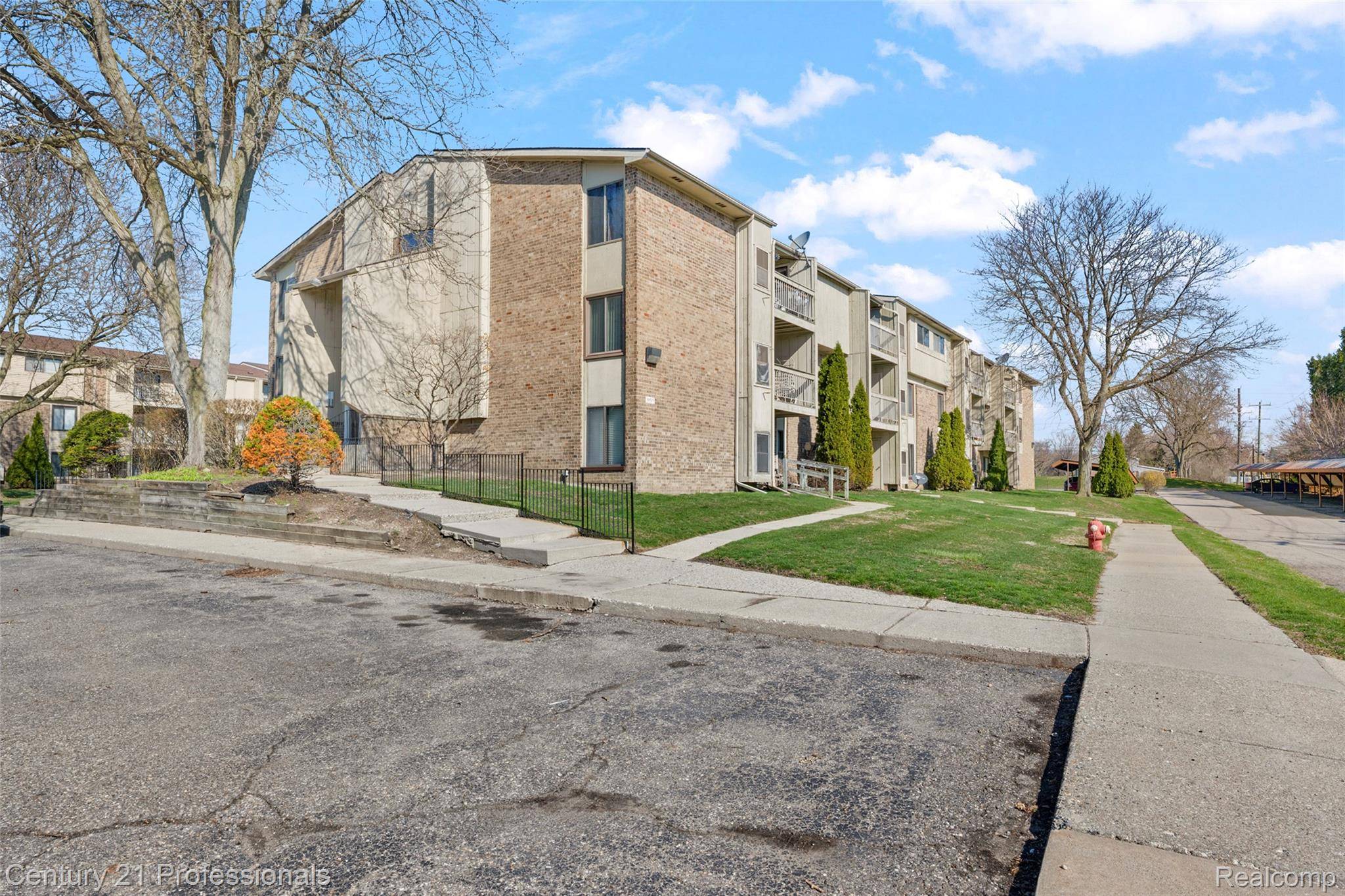 30515 W 14 Mile RD #26, Farmington Hills, MI 48334