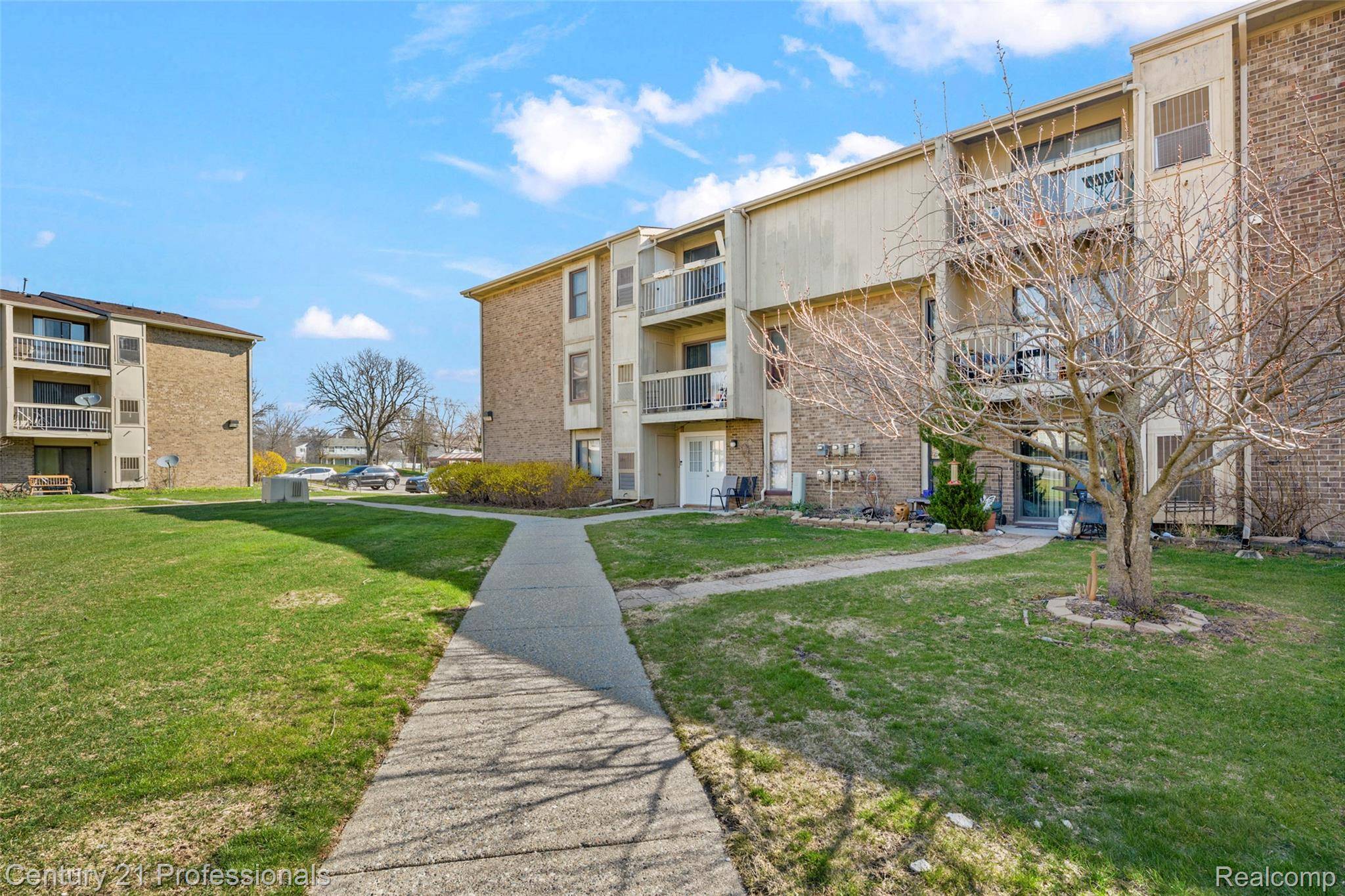 30515 W 14 Mile RD #26, Farmington Hills, MI 48334