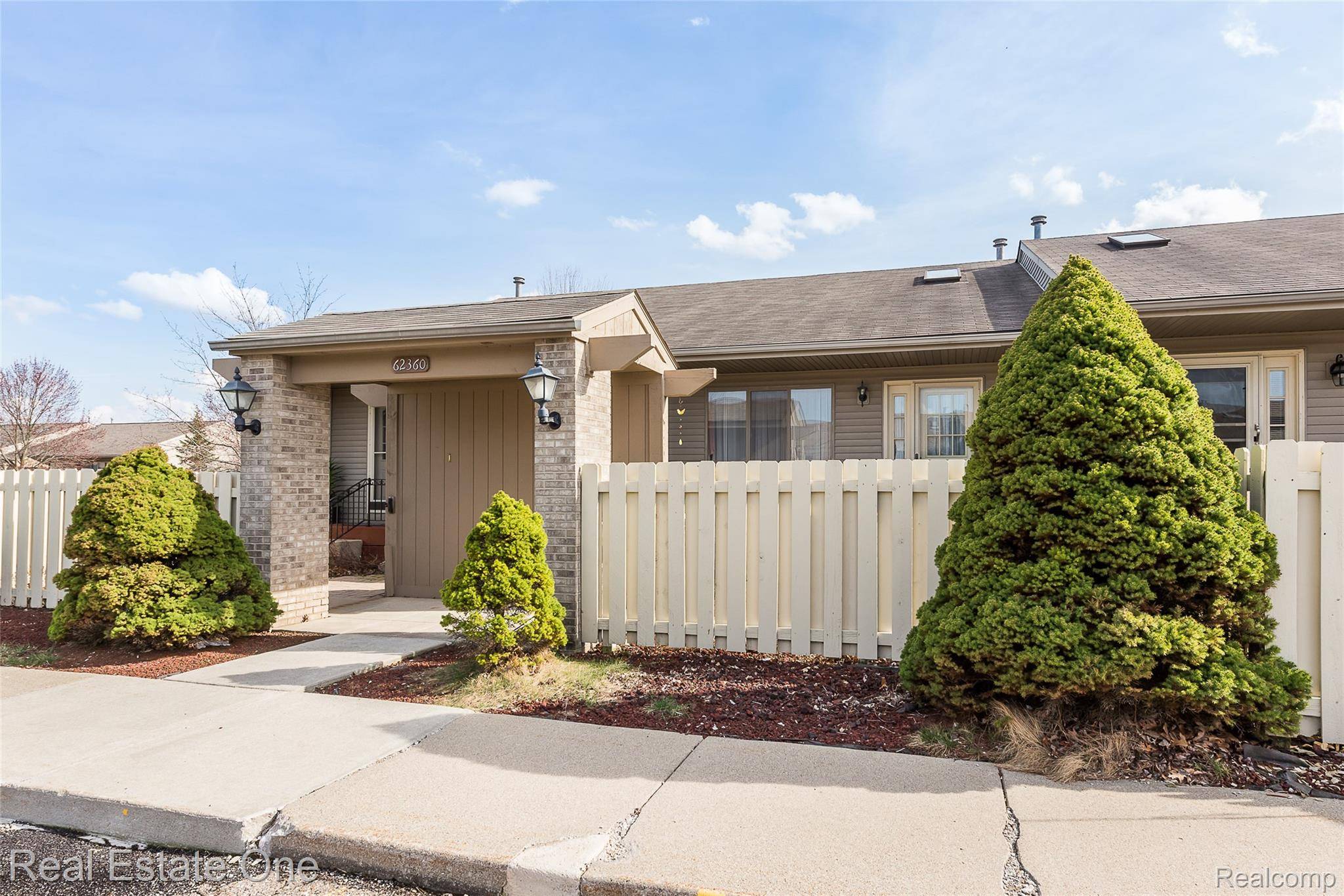 62360 Arlington CIR #2, Southlyoncity_oakland, MI 48178