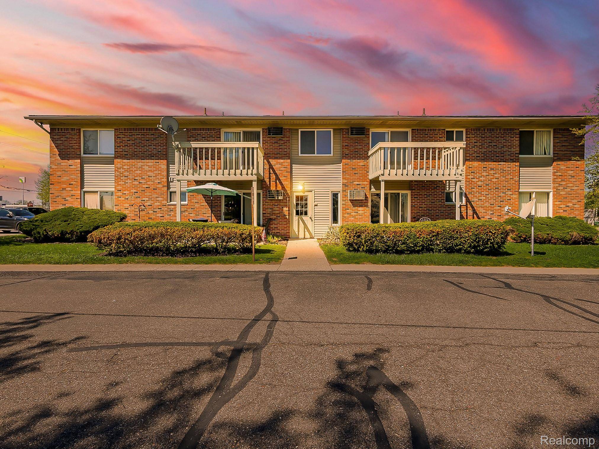 125 E Van Riper RD #5, Fowlerville Village, MI 48836