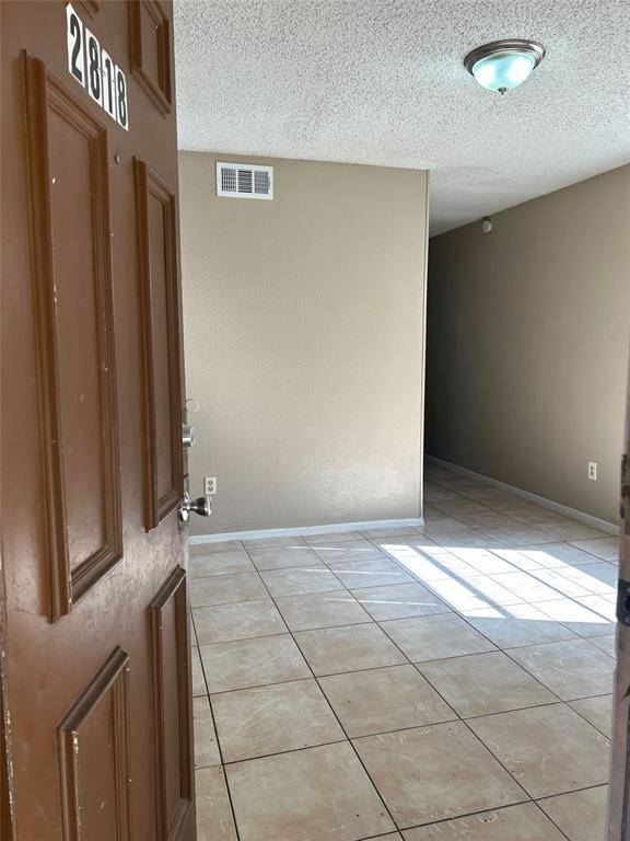 2818 S Fielder Road, Arlington, TX 76015