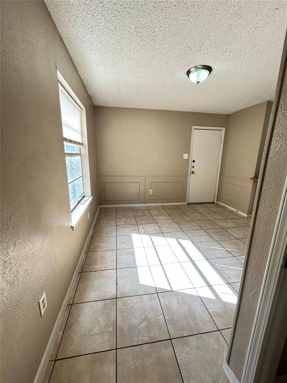 2818 S Fielder Road, Arlington, TX 76015