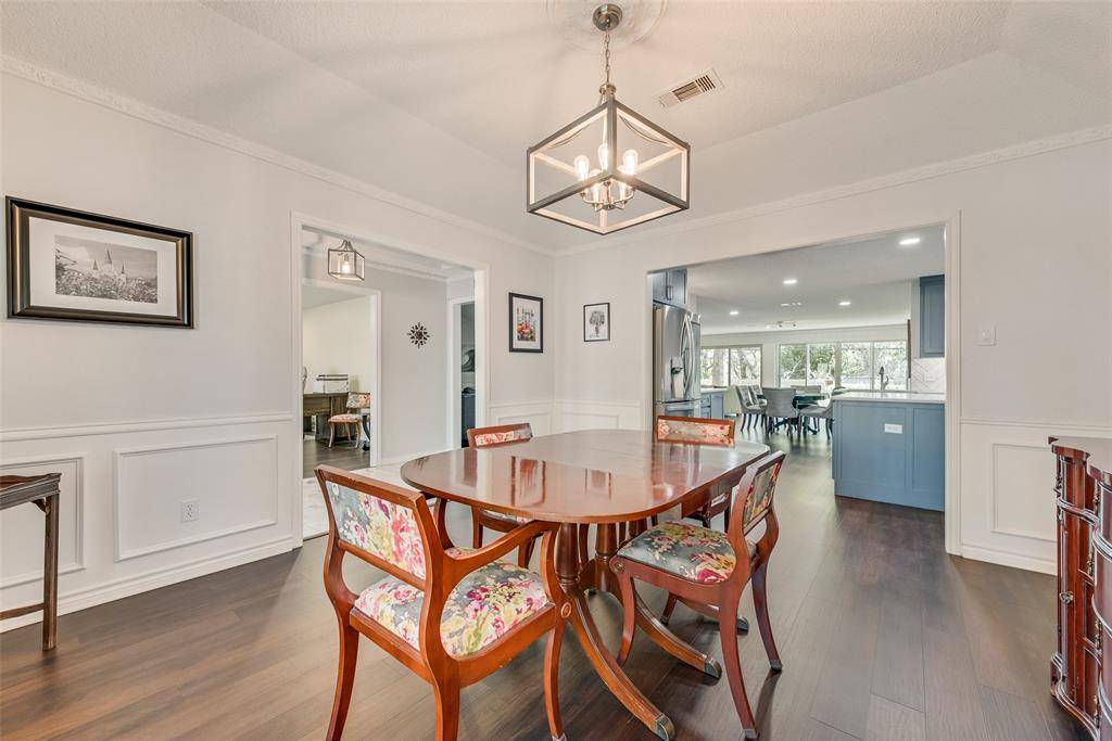 805 Crowley Road, Arlington, TX 76012