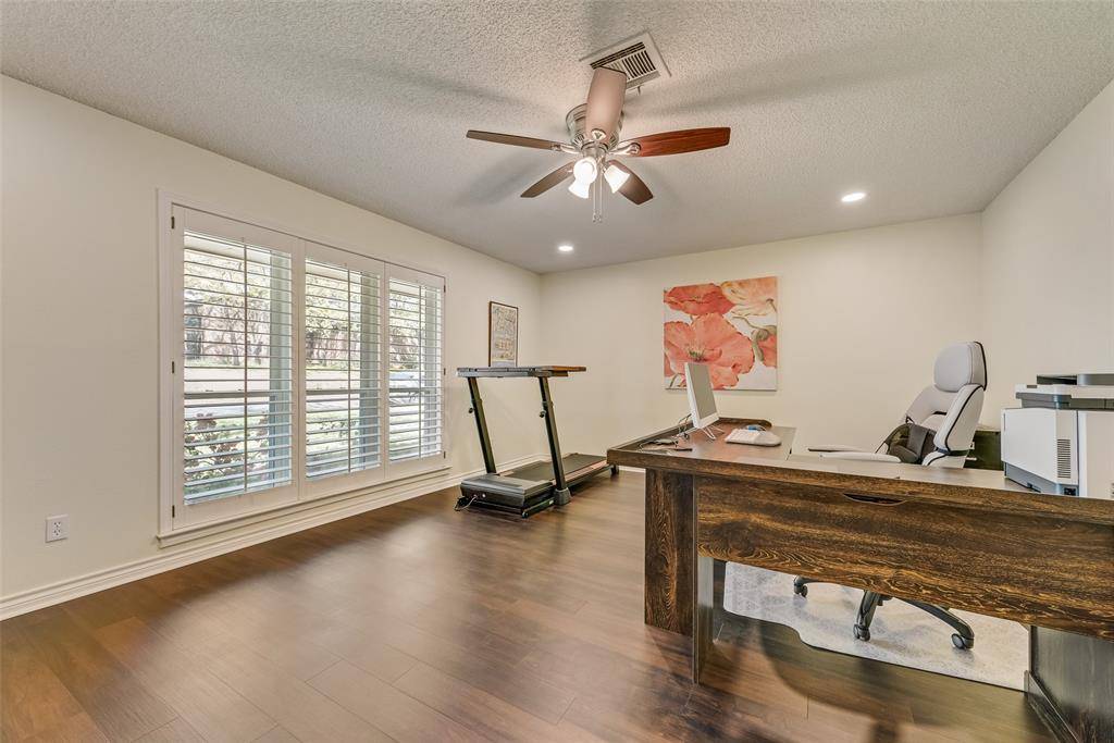 805 Crowley Road, Arlington, TX 76012