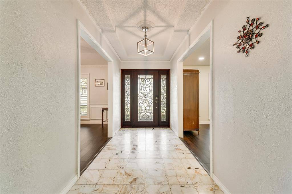 805 Crowley Road, Arlington, TX 76012