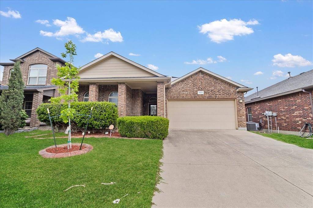 1921 Kachina Lodge Road, Fort Worth, TX 76131