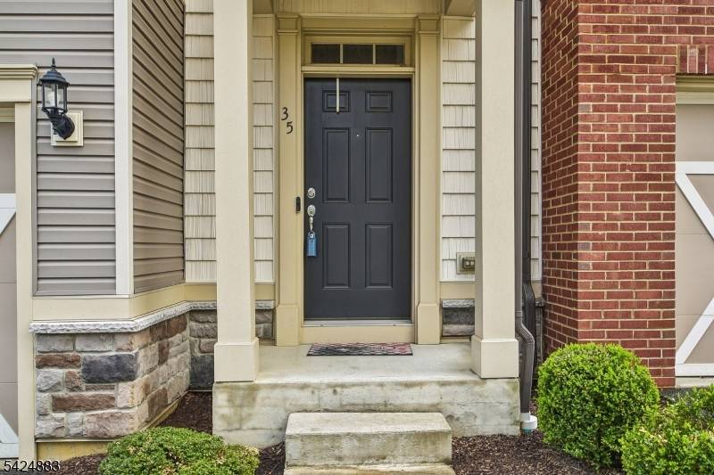 35 Albert Ct, Randolph Twp., NJ 07869