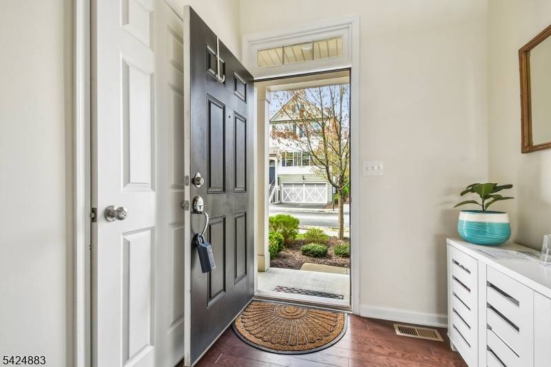 35 Albert Ct, Randolph Twp., NJ 07869