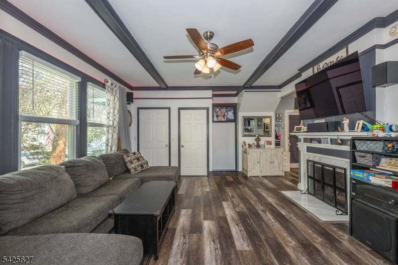 9 Orchard St, Clifton City, NJ 07013