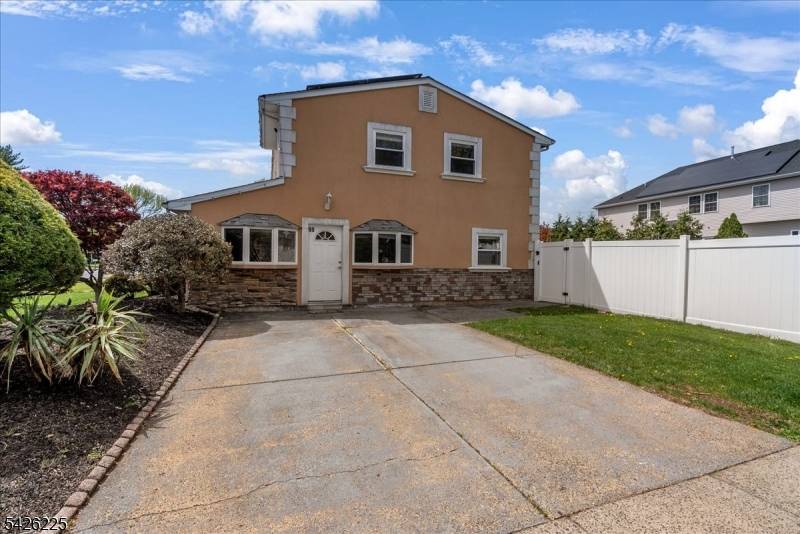 95 Calvert Ave E, Edison Twp., NJ 08820