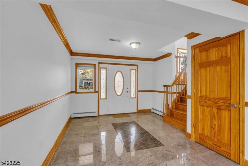 95 Calvert Ave E, Edison Twp., NJ 08820