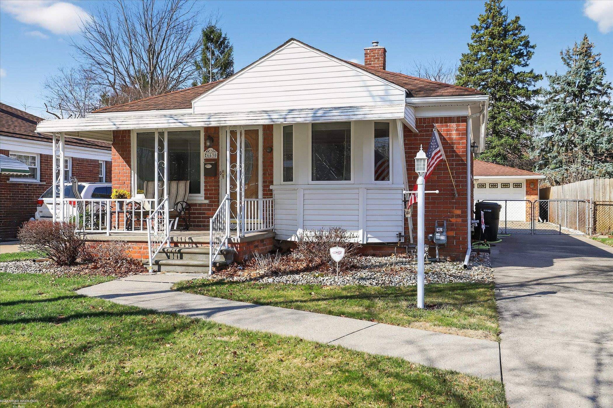 6630 Gahona AVE, Allen Park, MI 48101