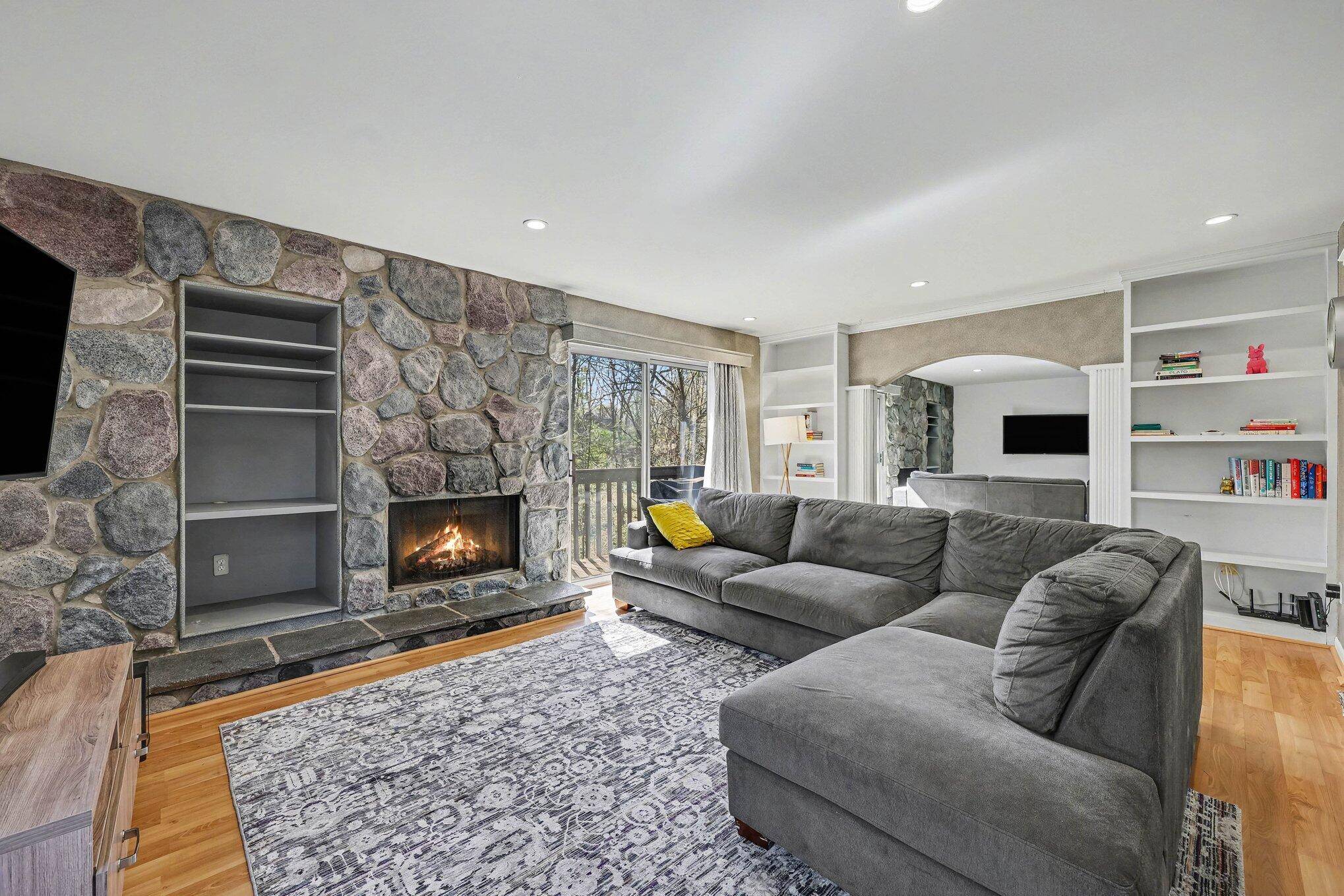 220 Lyn Anne CT, Ann Arbor, MI 48103