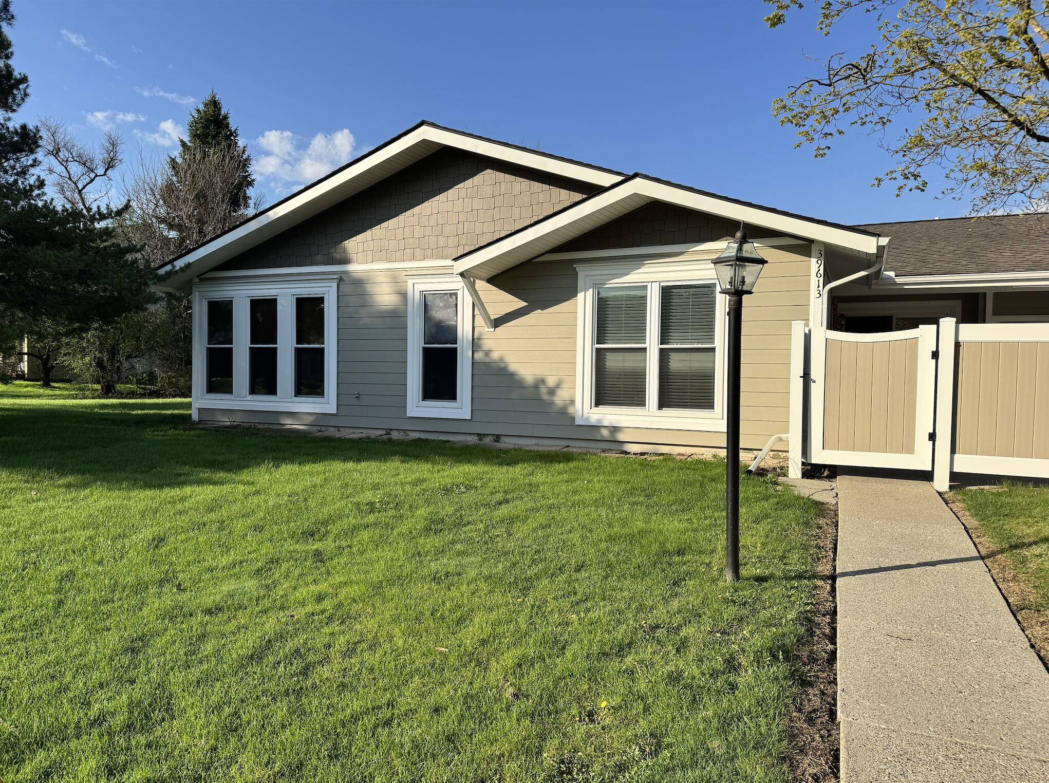 39613 Village Wood LN, Novi City, MI 48375