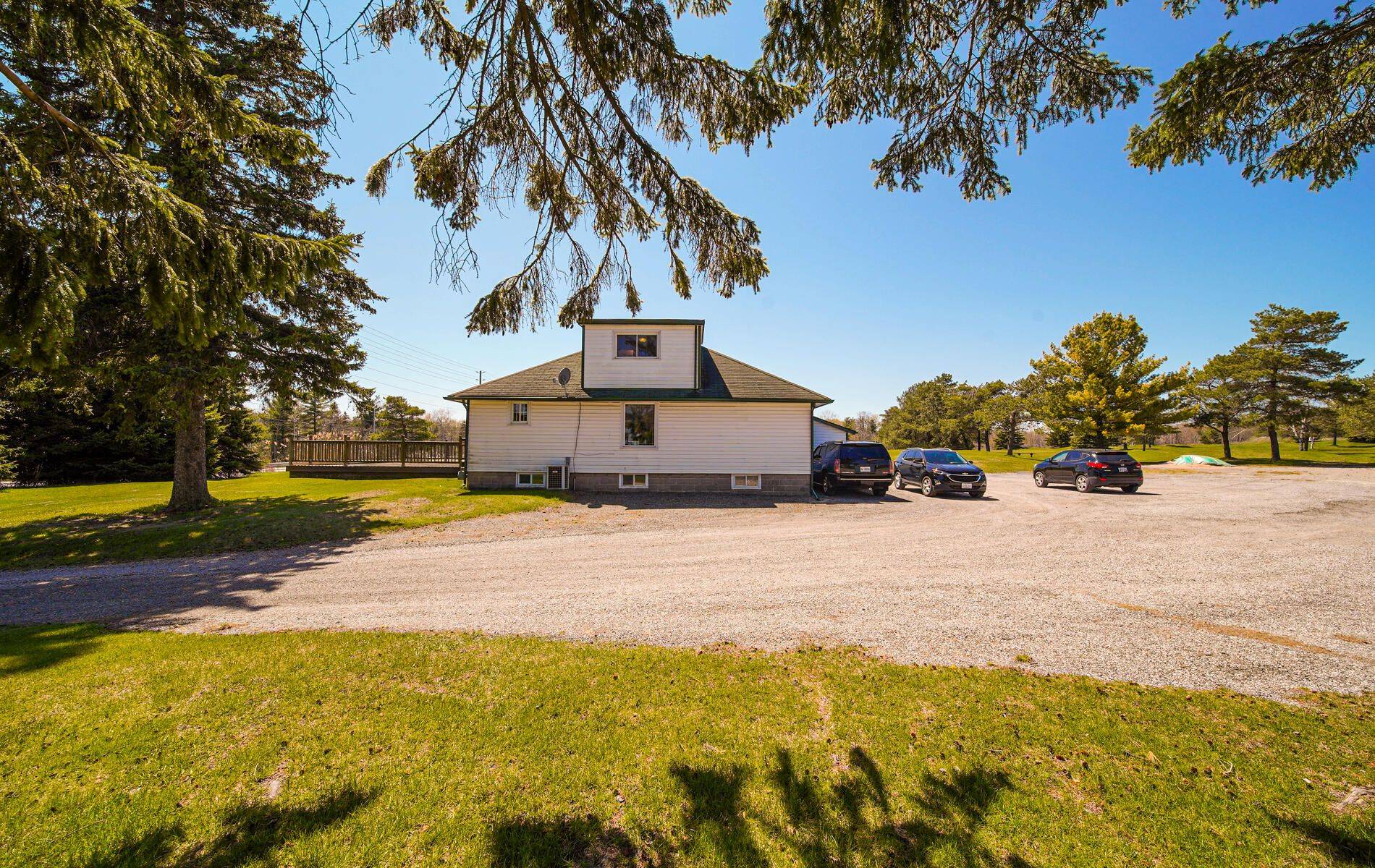 560 Taunton RD W, Ajax, ON L1T 4S9