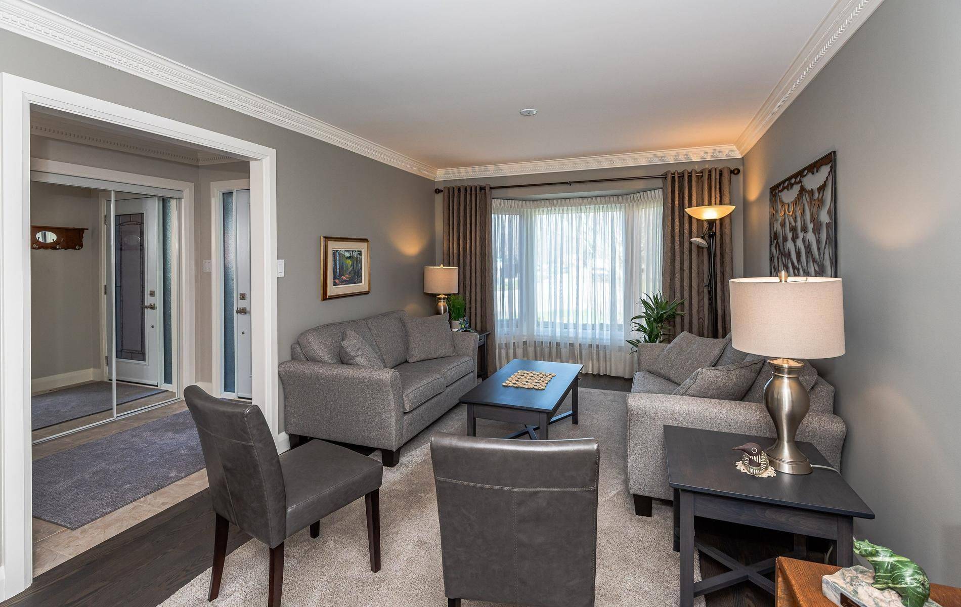 42 Allenvale DR, Aurora, ON L4G 6P5