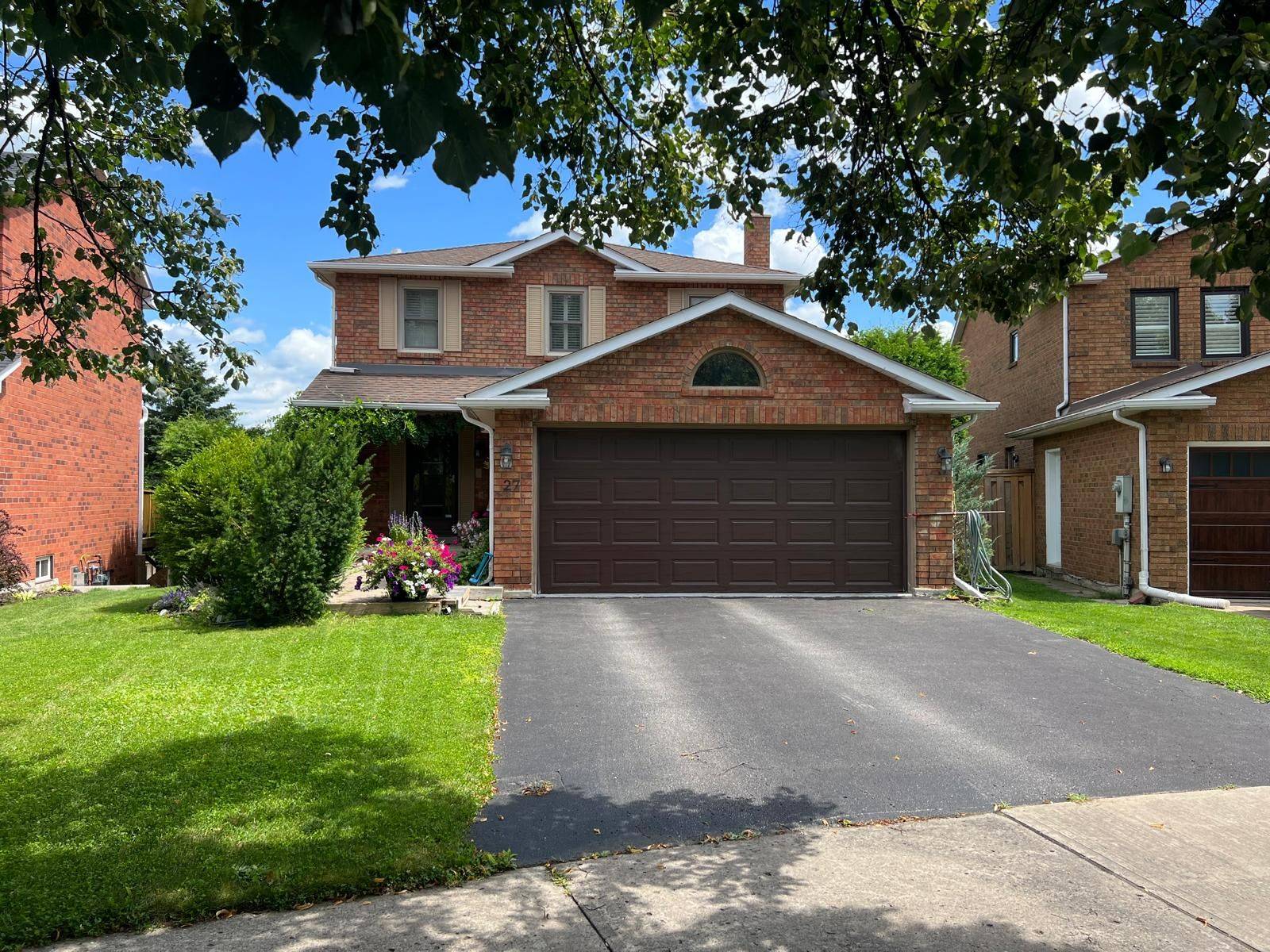 27 Dawson CRES, Aurora, ON L4G 4T7