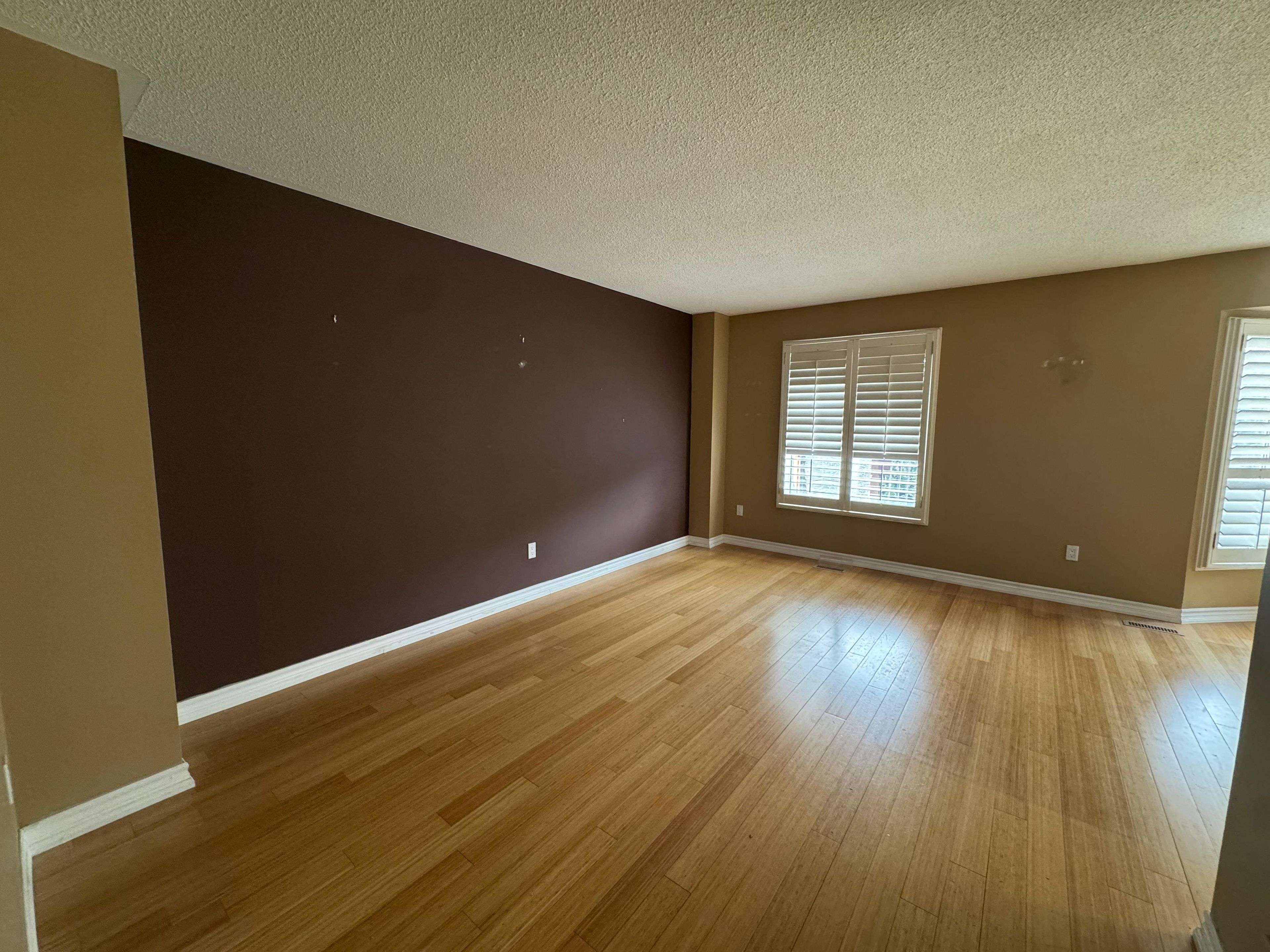 27 Dawson CRES, Aurora, ON L4G 4T7