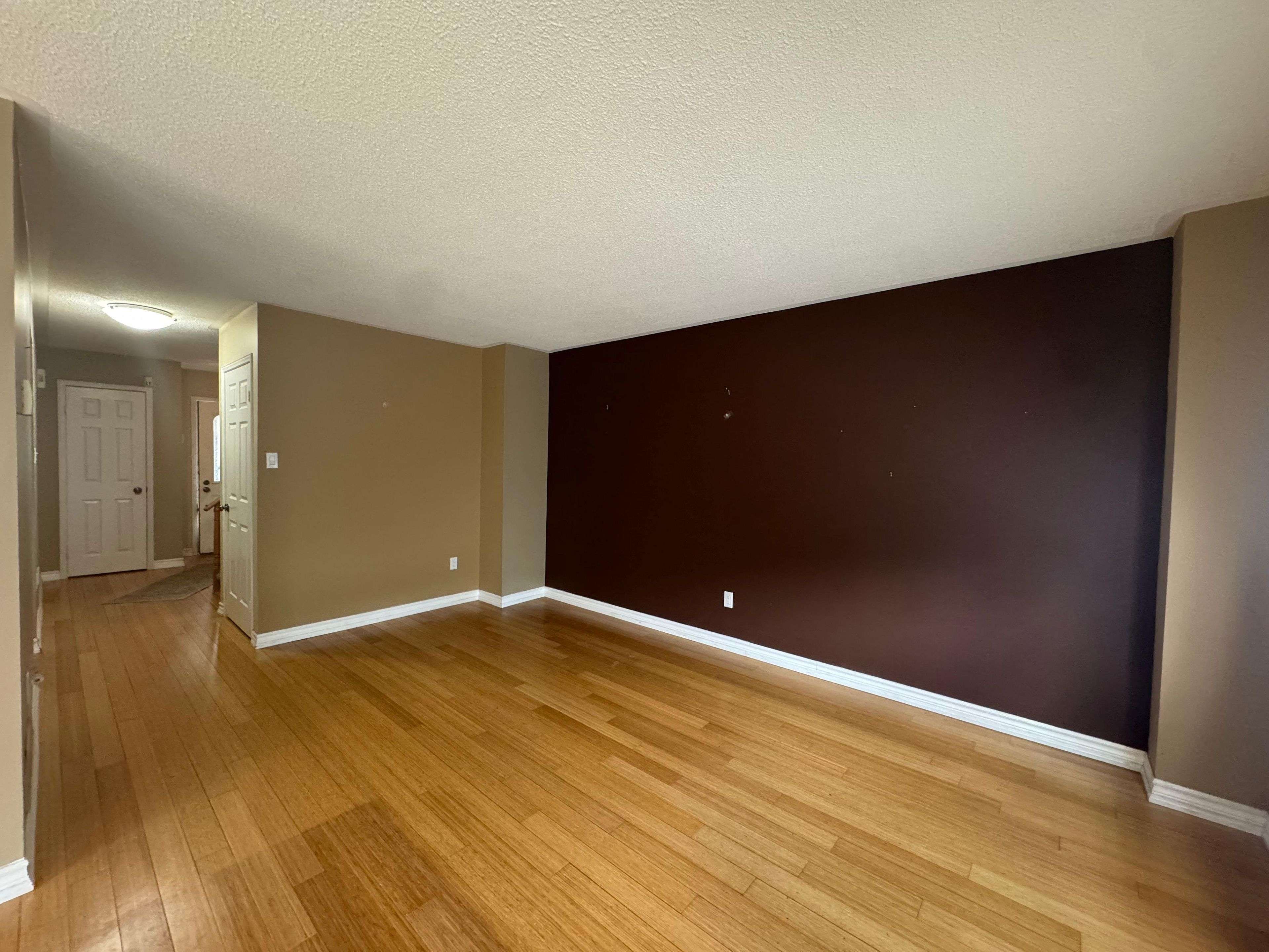 27 Dawson CRES, Aurora, ON L4G 4T7