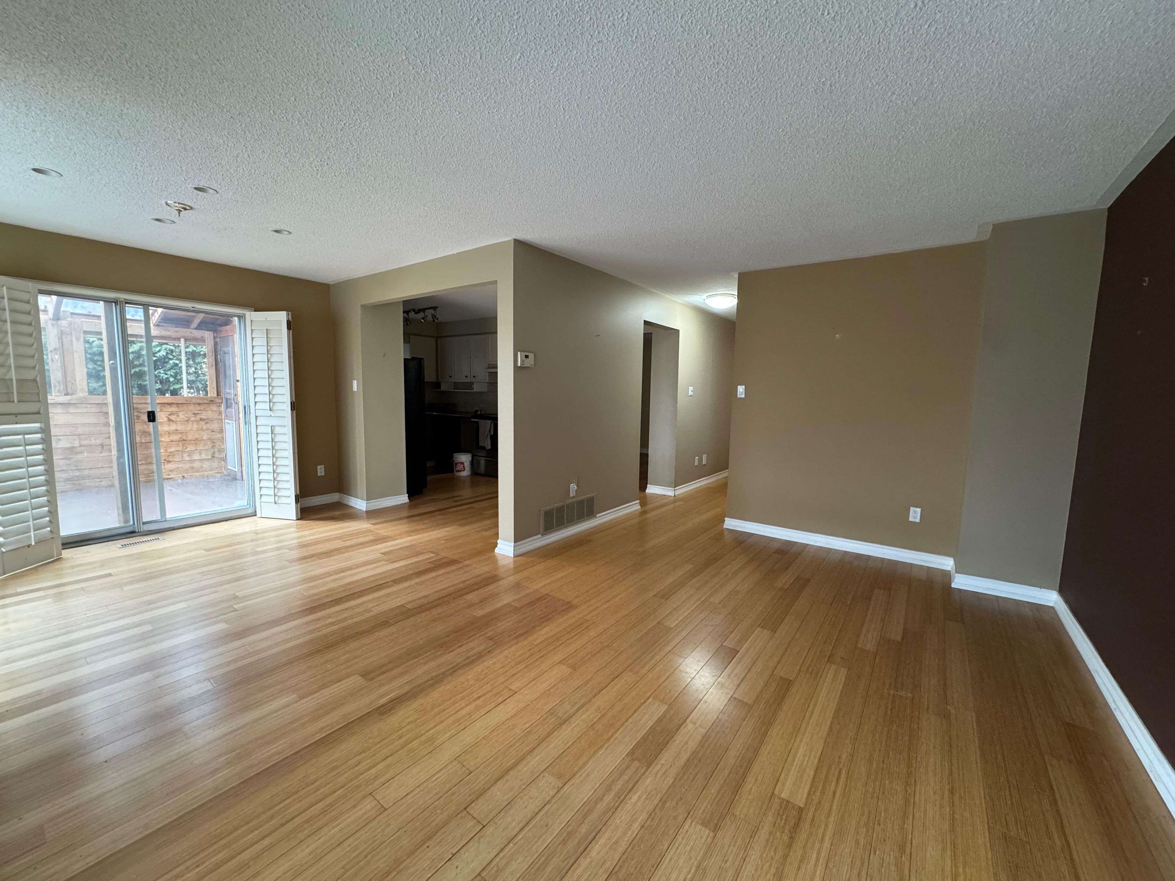 27 Dawson CRES, Aurora, ON L4G 4T7