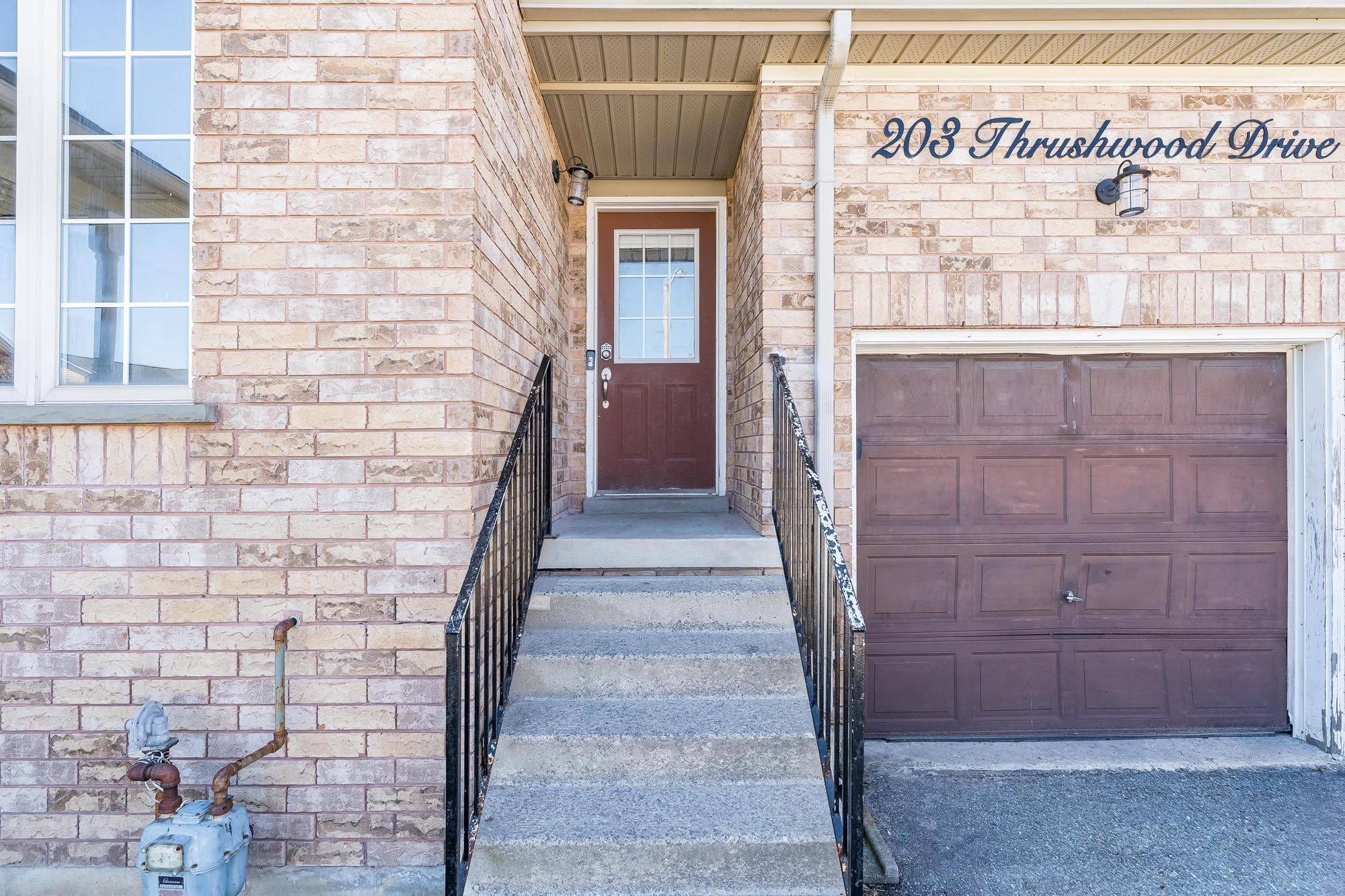 203 Thrushwood DR, Barrie, ON L4N 0Z1