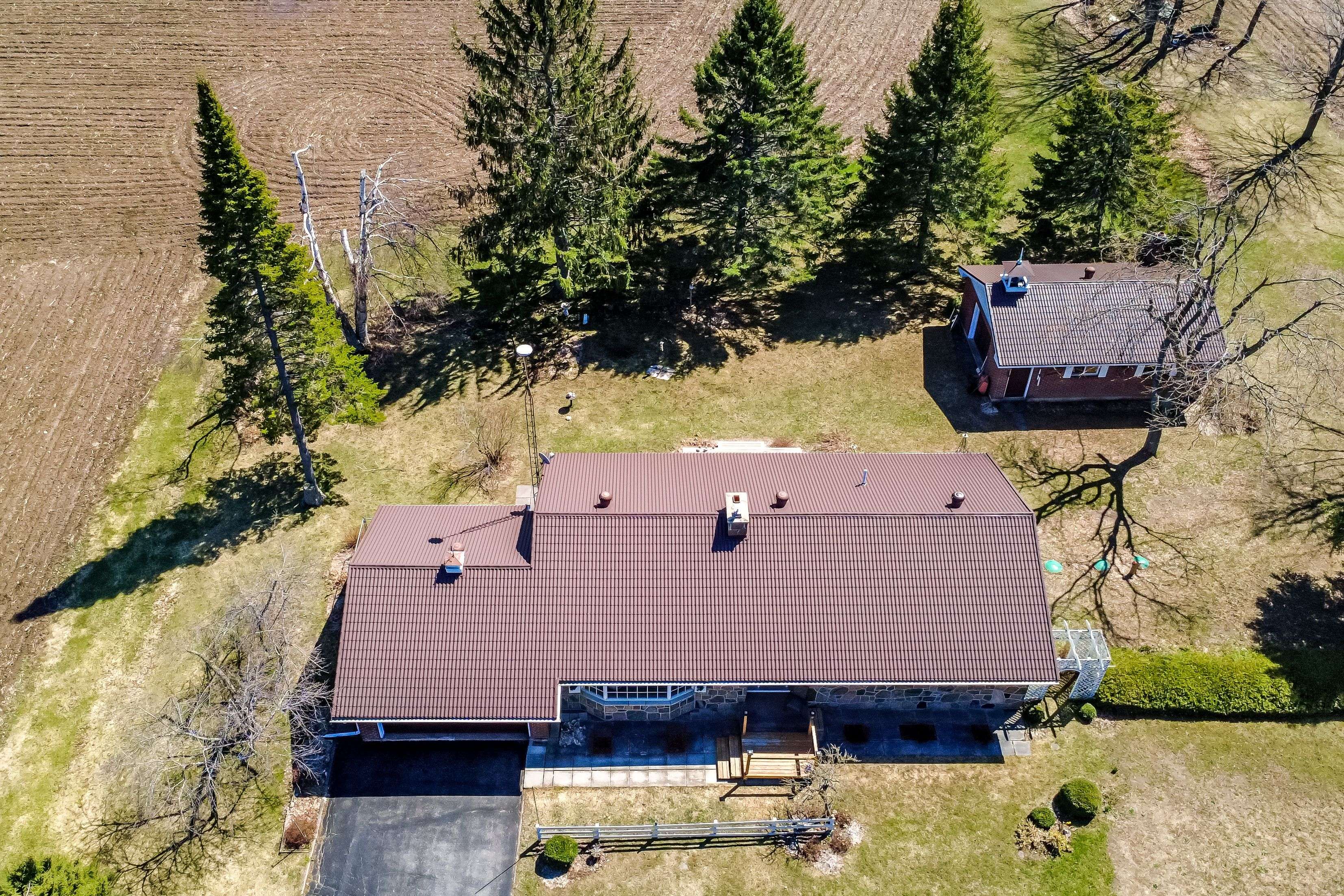 978 15/16 Side Road E, Oro-medonte, ON L0L 1T0