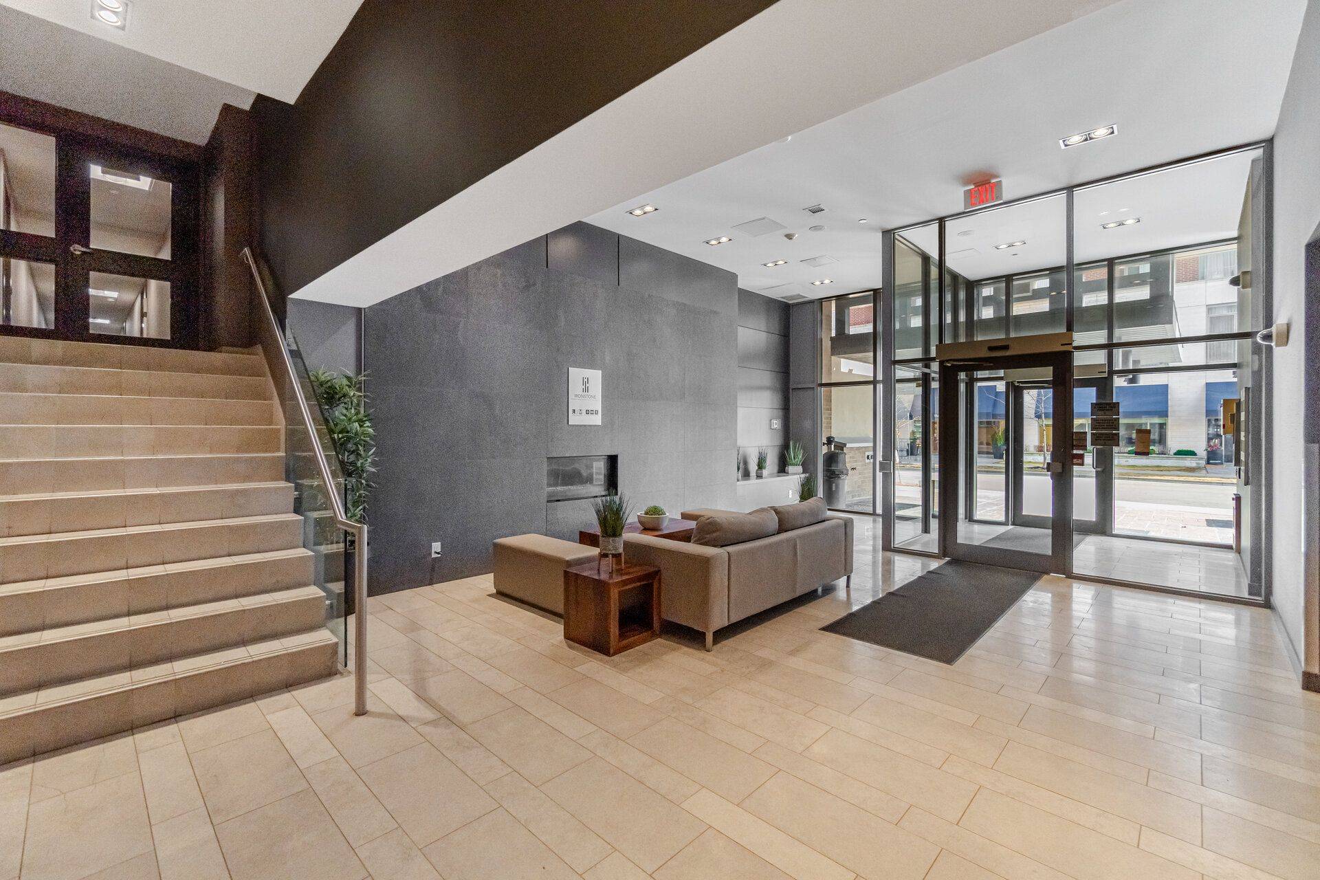 1940 Ironstone DR #405, Burlington, ON L7L 0E4